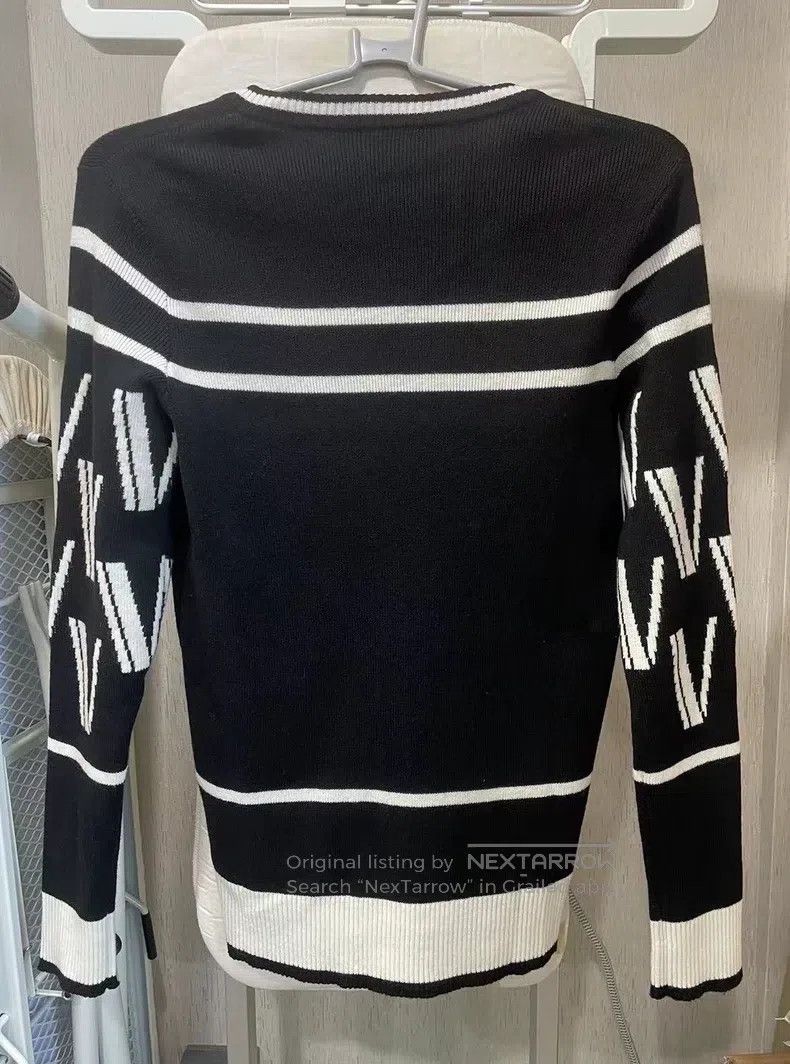 Valentino Valentino V-neck knit black and white classic color scheme Size XS / US 0-2 / IT 36-38 - 2 Thumbnail