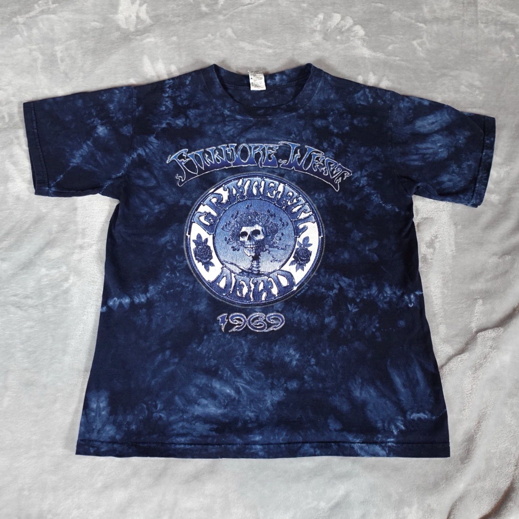 Vintage Vintage Grateful Dead T-Shirt Men S Blue Tie Dye Cropped Fit 2000s Music Band Shirt Size US S / EU 44-46 / 1 - 2 Thumbnail