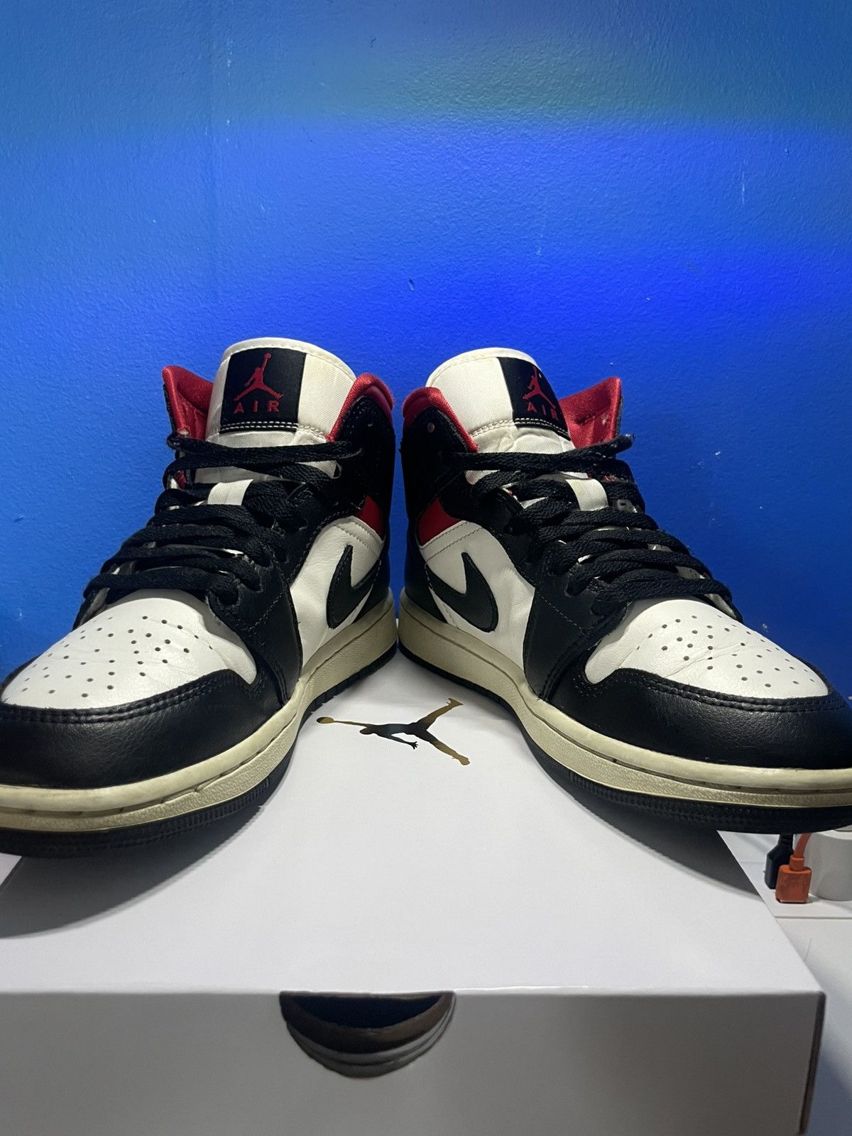 Jordan Brand Jordan 1 Mid Gym Red Panda (Women's) Size US 7.5 / IT 37.5 - 6 Thumbnail
