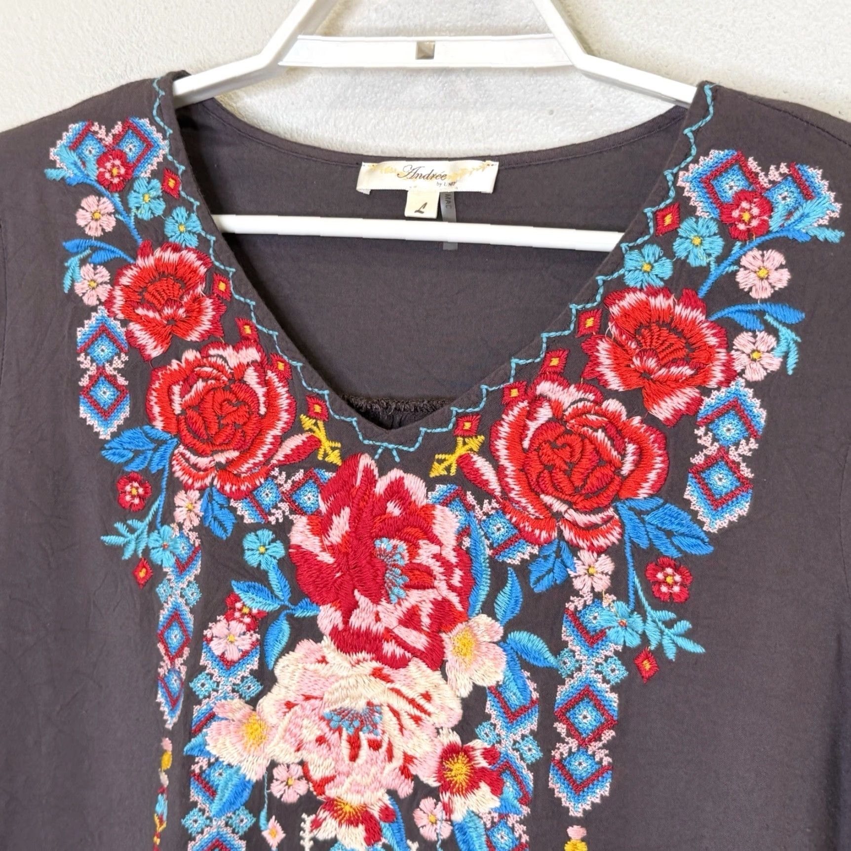 Vintage VINTAGE Andree by Unit Boho Pullover Top Womens Large Gray Embroidery Floral V-Neck 3/4 Bell Sleeve Rayon Size L / US 10 / IT 46 - 2 Thumbnail