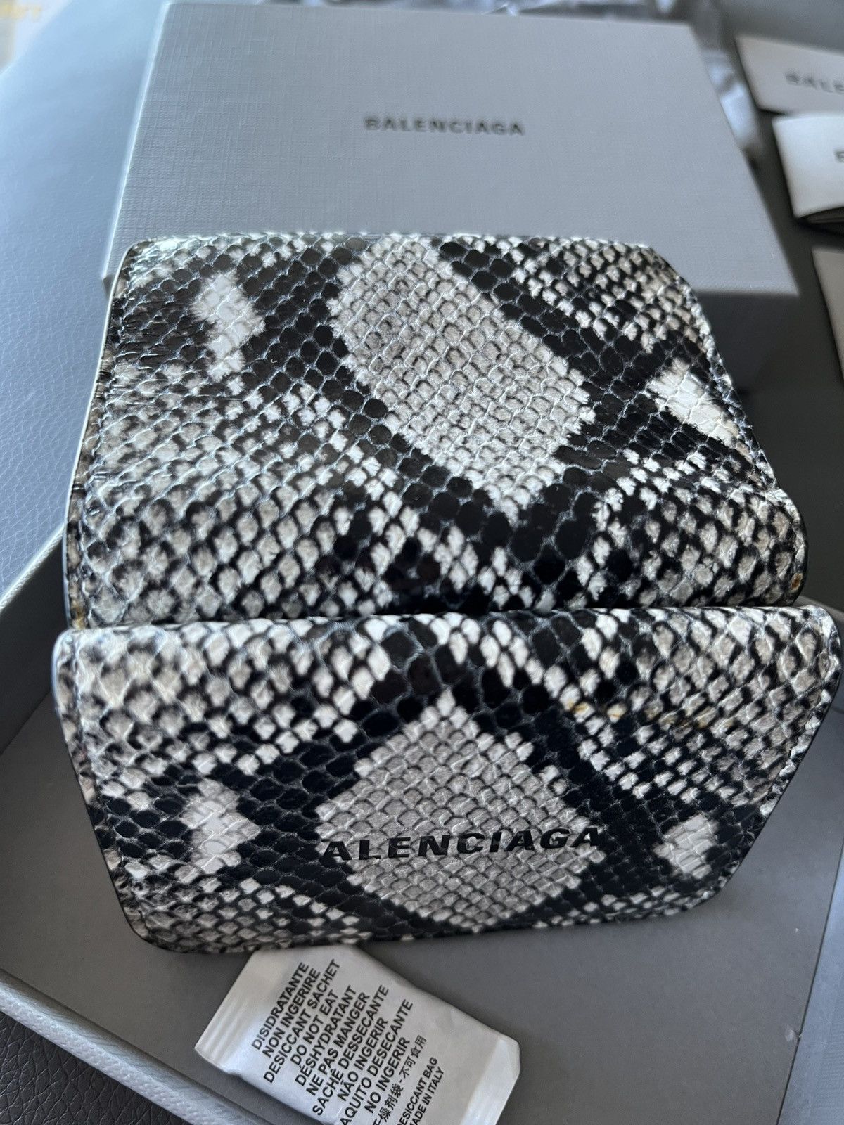 Balenciaga Balenciaga Python Print Tri-Fold Wallet Limited Edition Size ONE SIZE - 11 Thumbnail