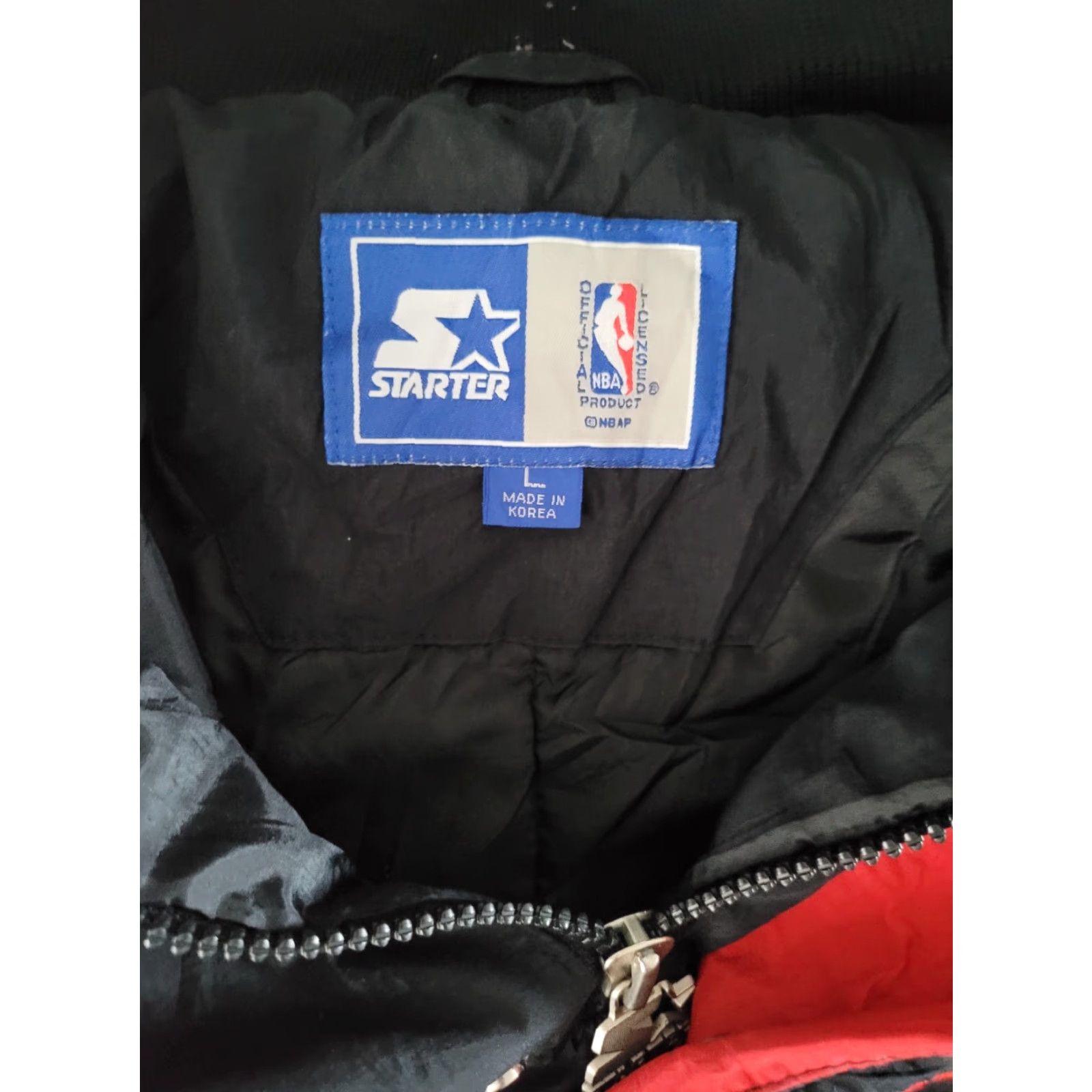 Starter VINTAGE Starter Chicago Bulls Pro Sports 90s Puffer Bomber Jacket, Black Red Size L Size US L / EU 52-54 / 3 - 2 Thumbnail