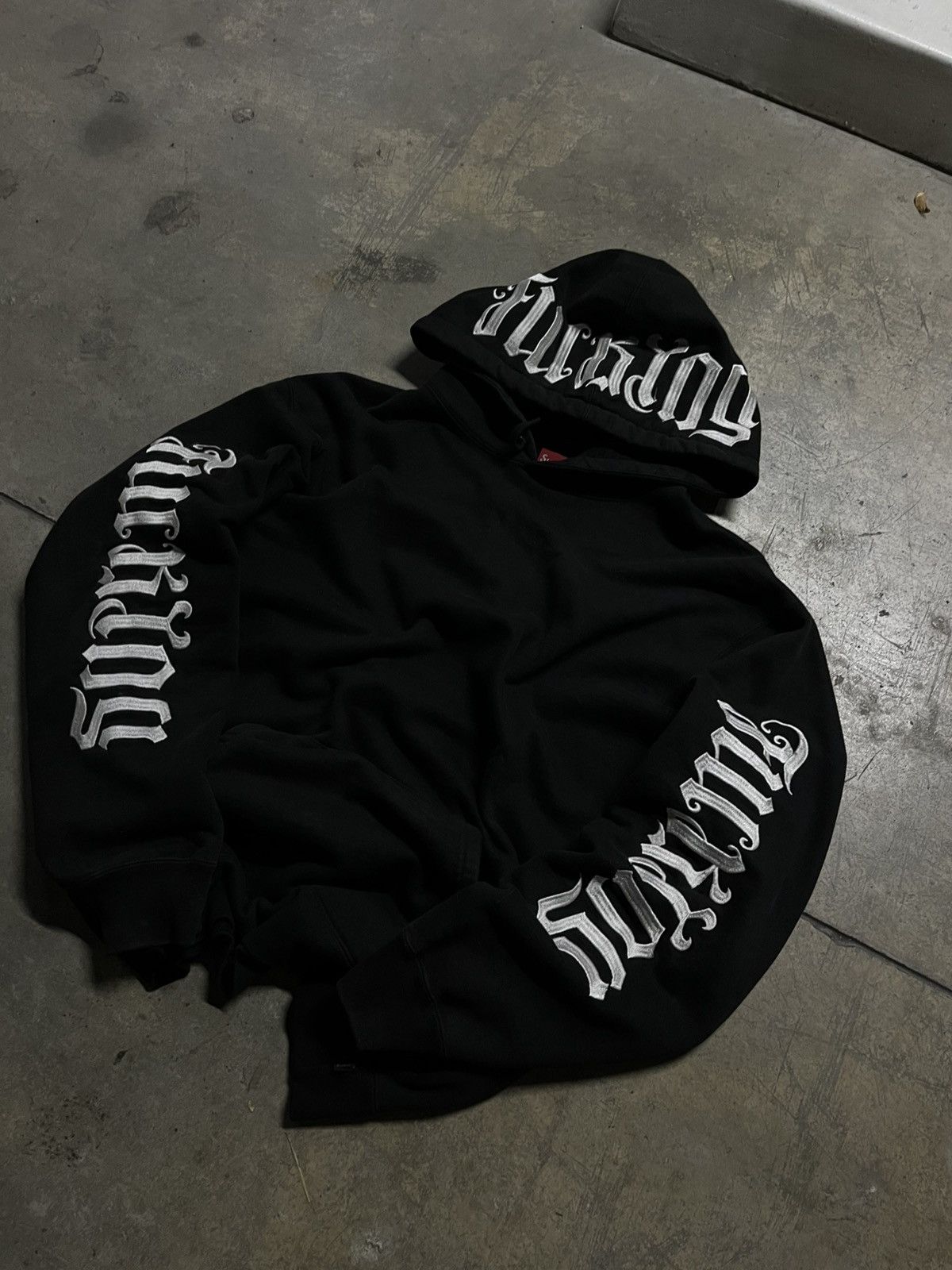 Supreme × Vintage Supreme Black Ambigram 2022' Size US XL / EU 56 / 4 - 3 Thumbnail