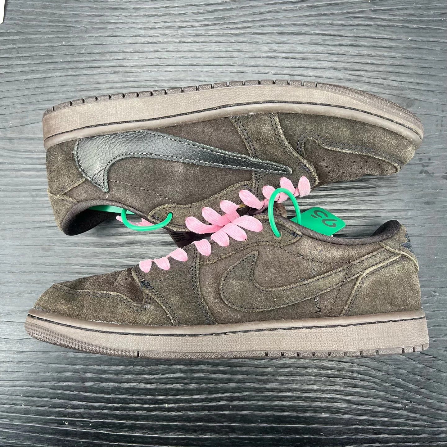 Nike AJ1 Low TS Velvet Barbed 9.0 Size 42 Size US 9 / EU 42 - 2 Thumbnail