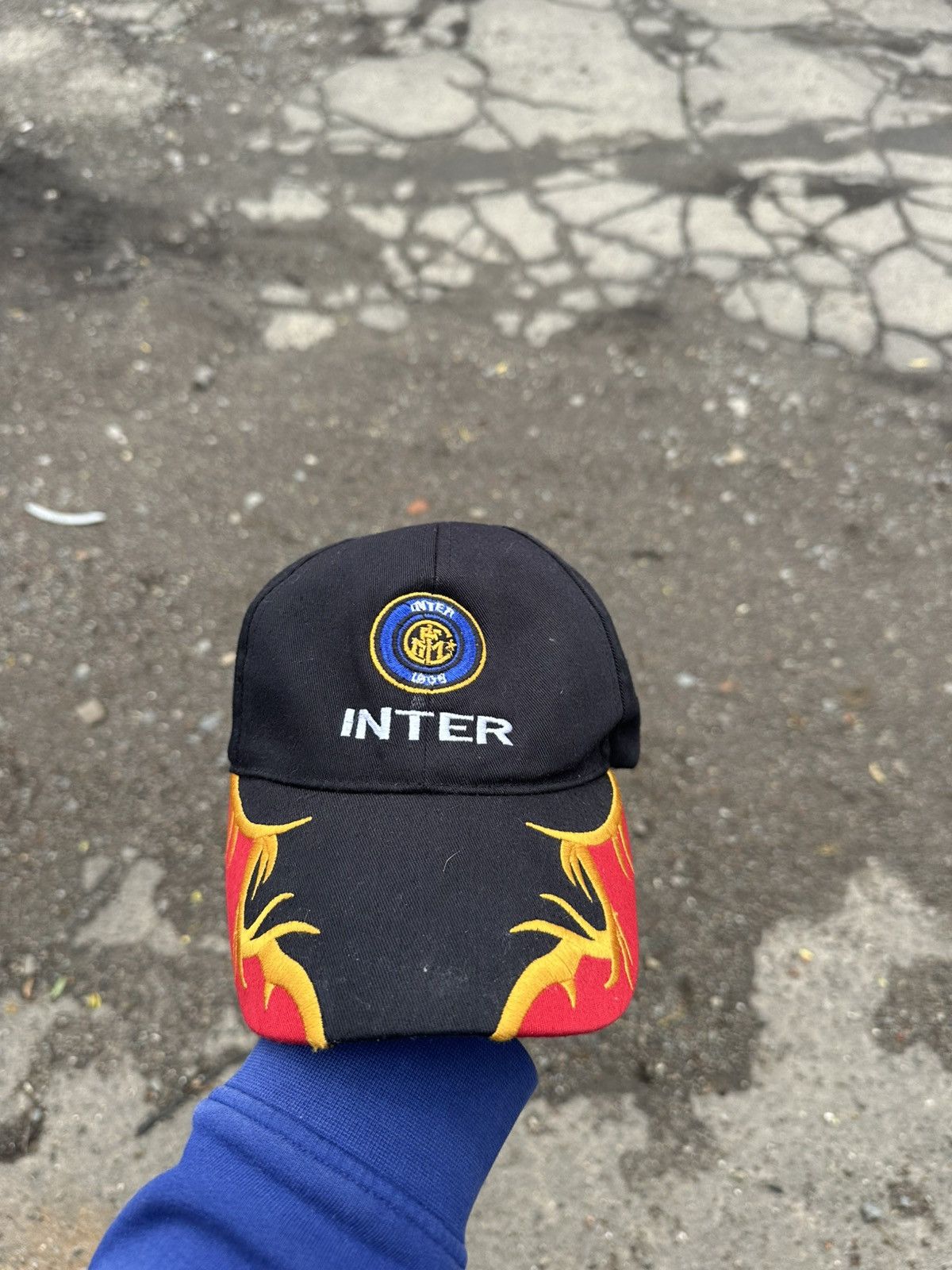 Vintage Vintage Inter Cap Soccer Jersey Y2K SK8 Style Size ONE SIZE - 1 Thumbnail