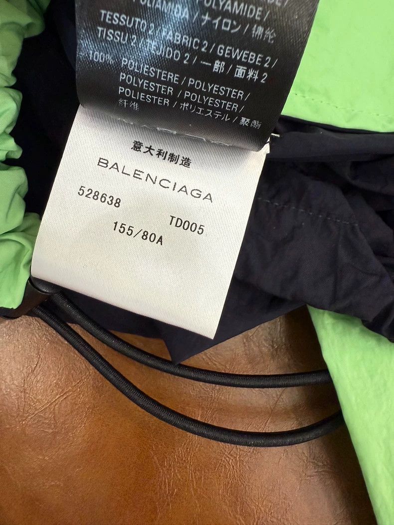 Balenciaga Balenciaga size 34 Black body with fluorescent green stitc Size XS / US 0-2 / IT 36-38 - 7 Thumbnail