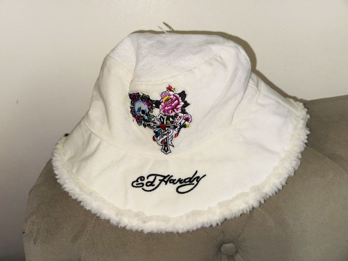 Ed Hardy Ed Hardy Bucket Hat Ivory Sherpa Signature Floral Embroidery Size ONE SIZE - 2 Thumbnail