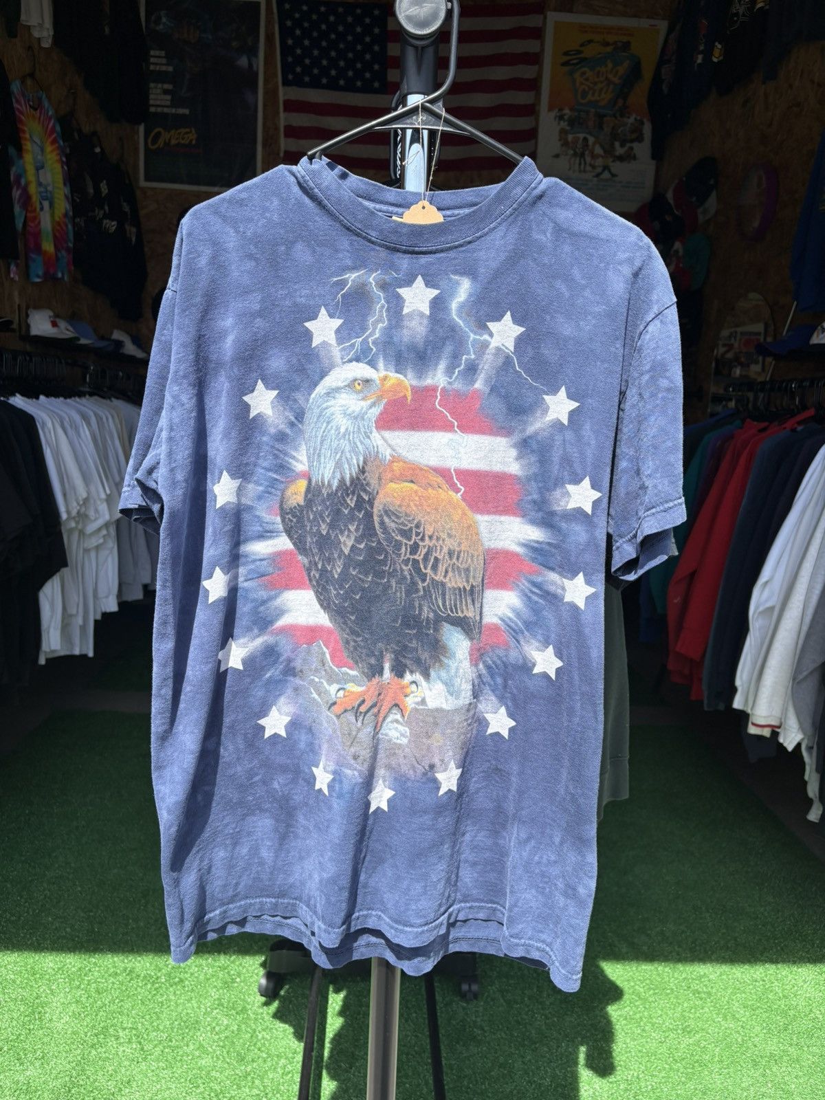 The Mountain × Vintage Vintage 1990s American Eagle Lighting T-Shirt Size US L / EU 52-54 / 3 - 1 Thumbnail