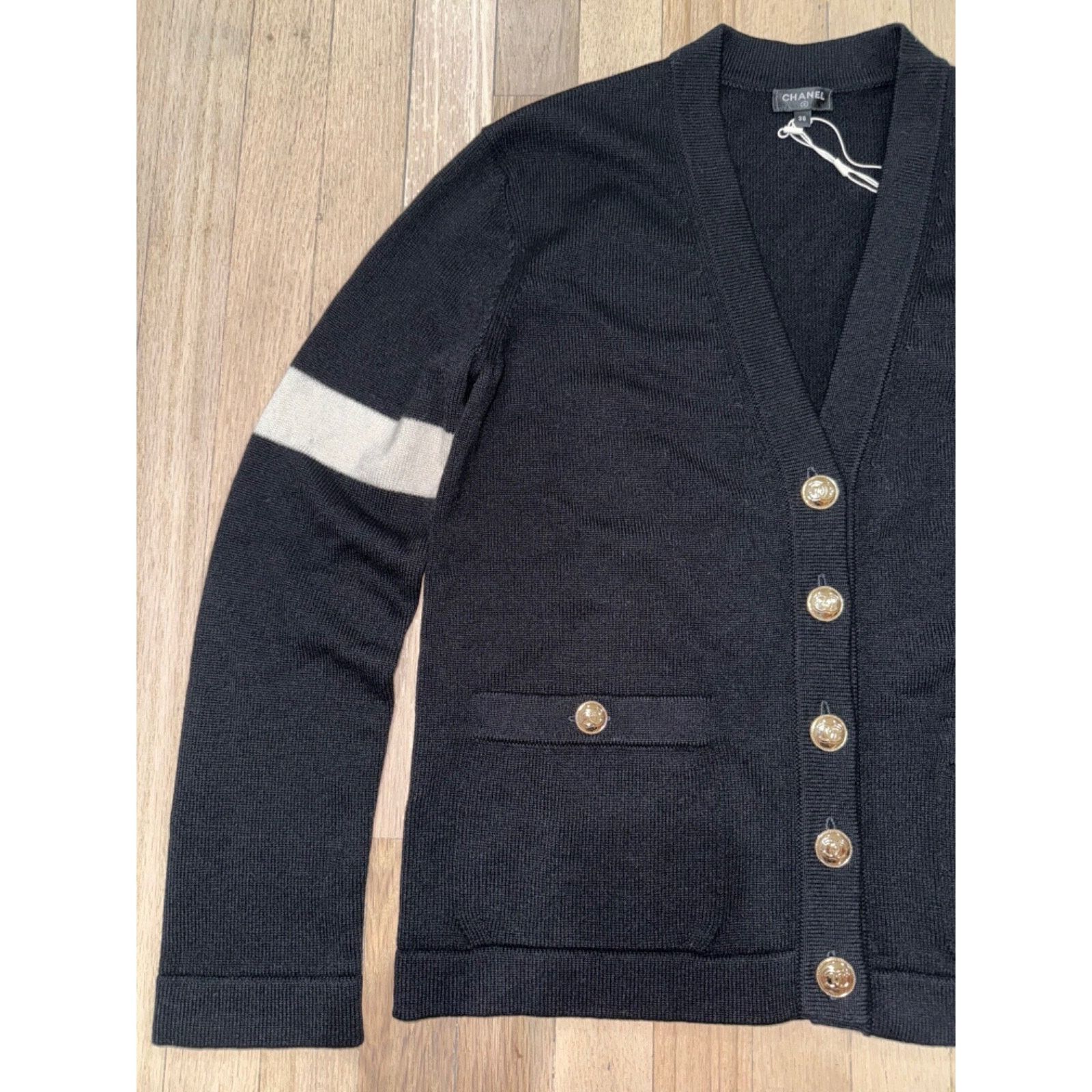 Chanel Chanel 20K Black Cashmere White Gold CC Logo Long Sleeve Size XS / US 0-2 / IT 36-38 - 8 Thumbnail