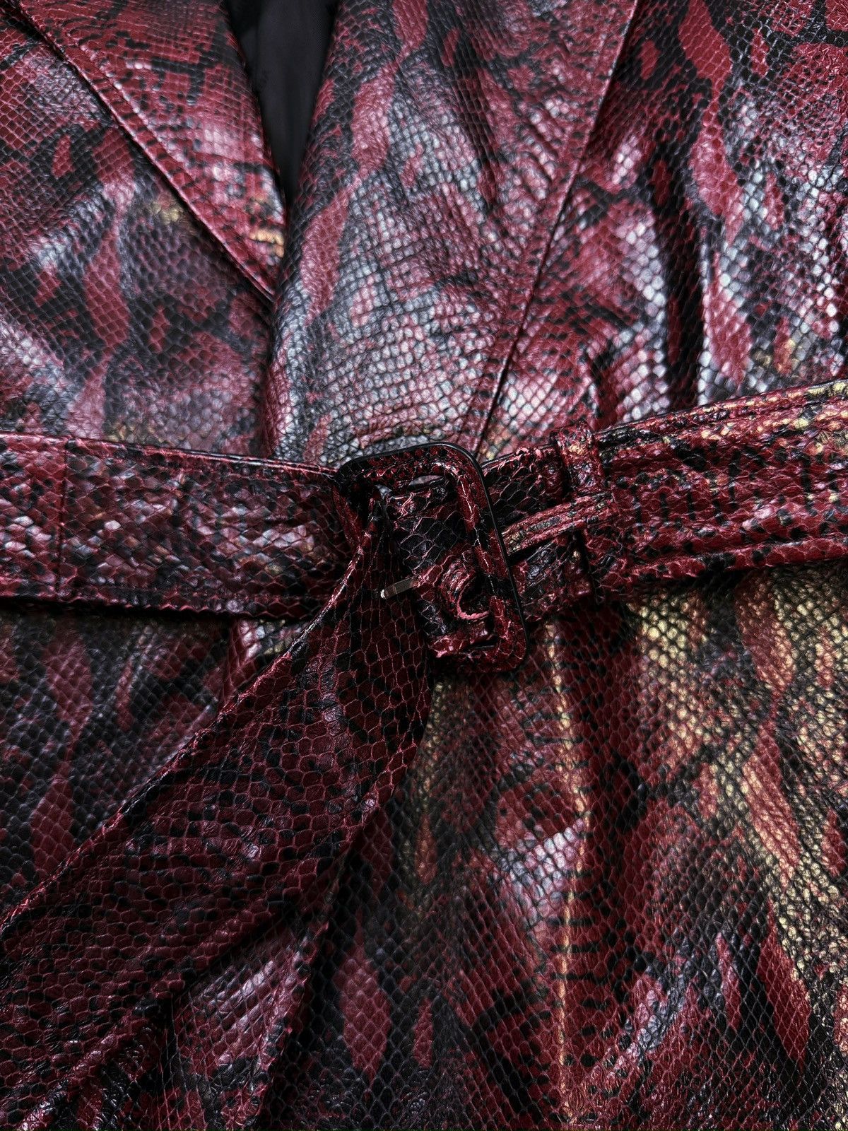 Balenciaga AW23 Balenciaga Snake Effect Belted Shoulder Pad Trench Coat Size US M / EU 48-50 / 2 - 2 Thumbnail