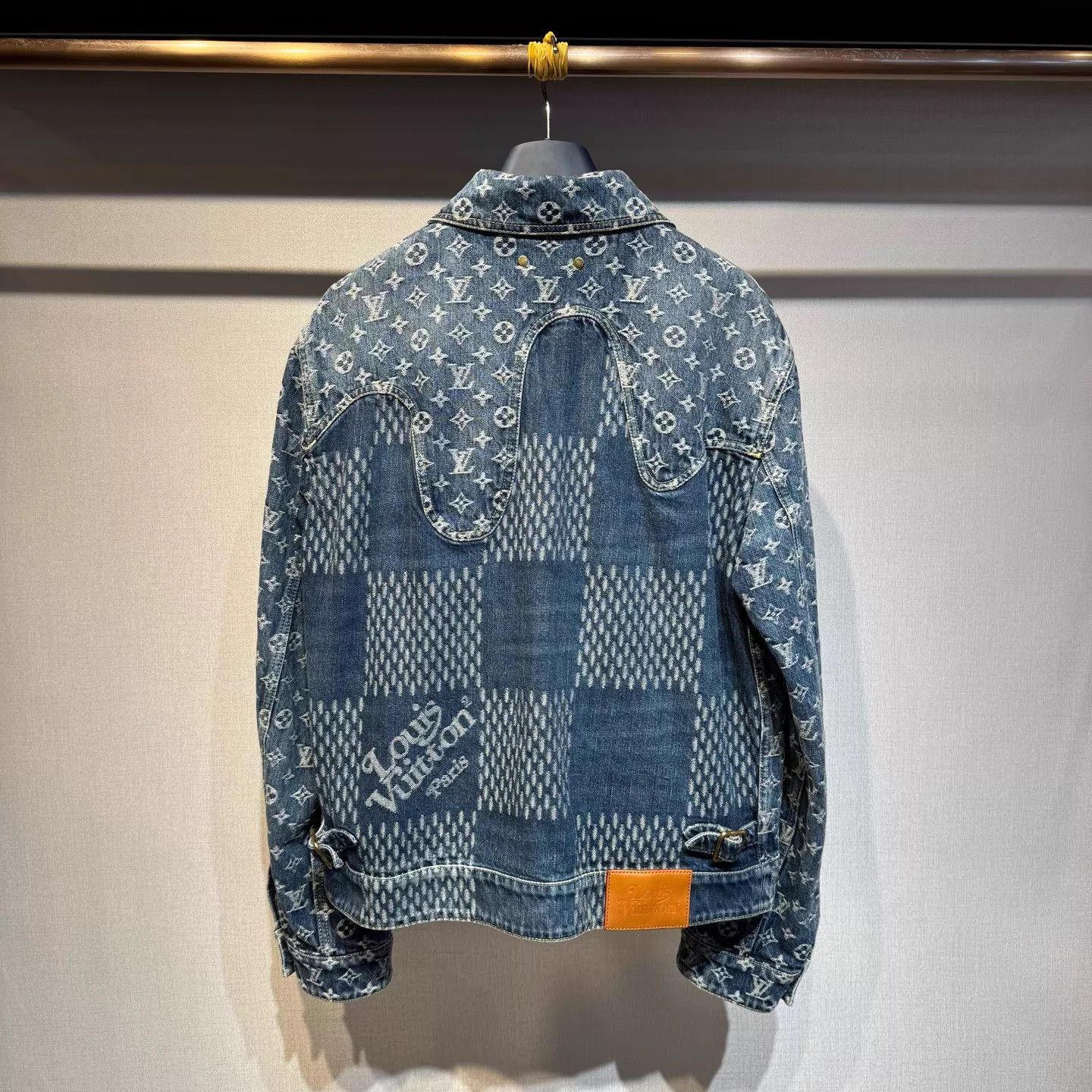 Louis Vuitton Louis Vuitton men's 46 chest 118 length 64 Size US S / EU 44-46 / 1 - 2 Thumbnail