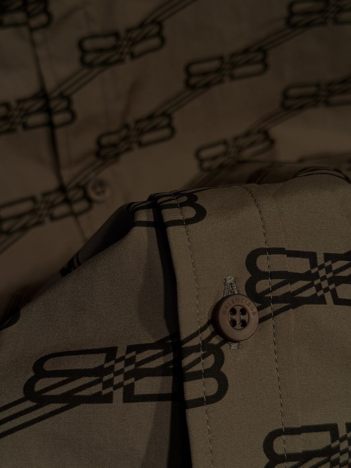 Balenciaga Balenciaga Monogram Button-Up Shirt Size US L / EU 52-54 / 3 - 3 Thumbnail