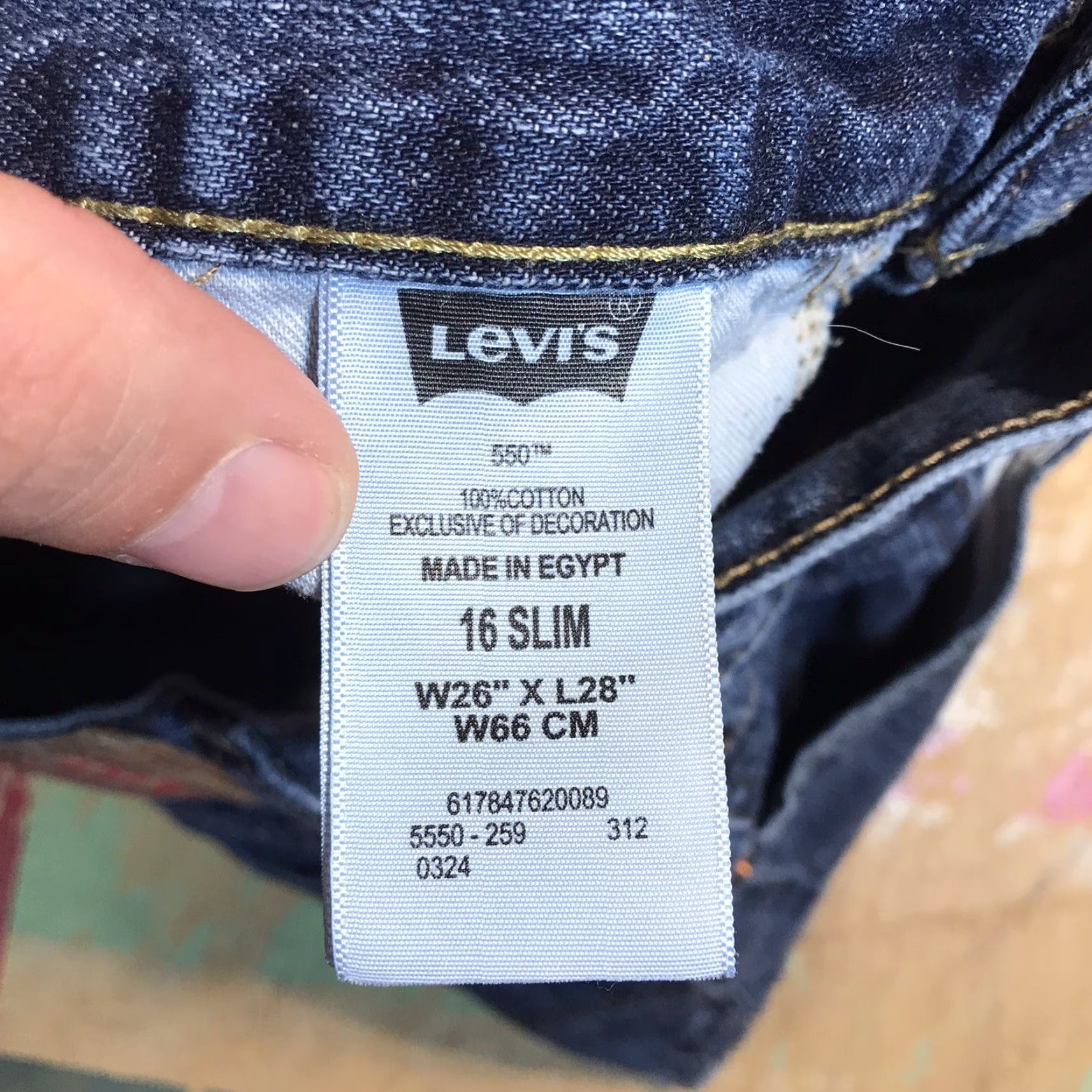 Levi's VINTAGE Levis 550 Shorts Women Measured 26 x 2 Inseam Medium Wash Blue Relaxed Fit 25x2 Size 26" / US 2 / IT 38 - 5 Thumbnail