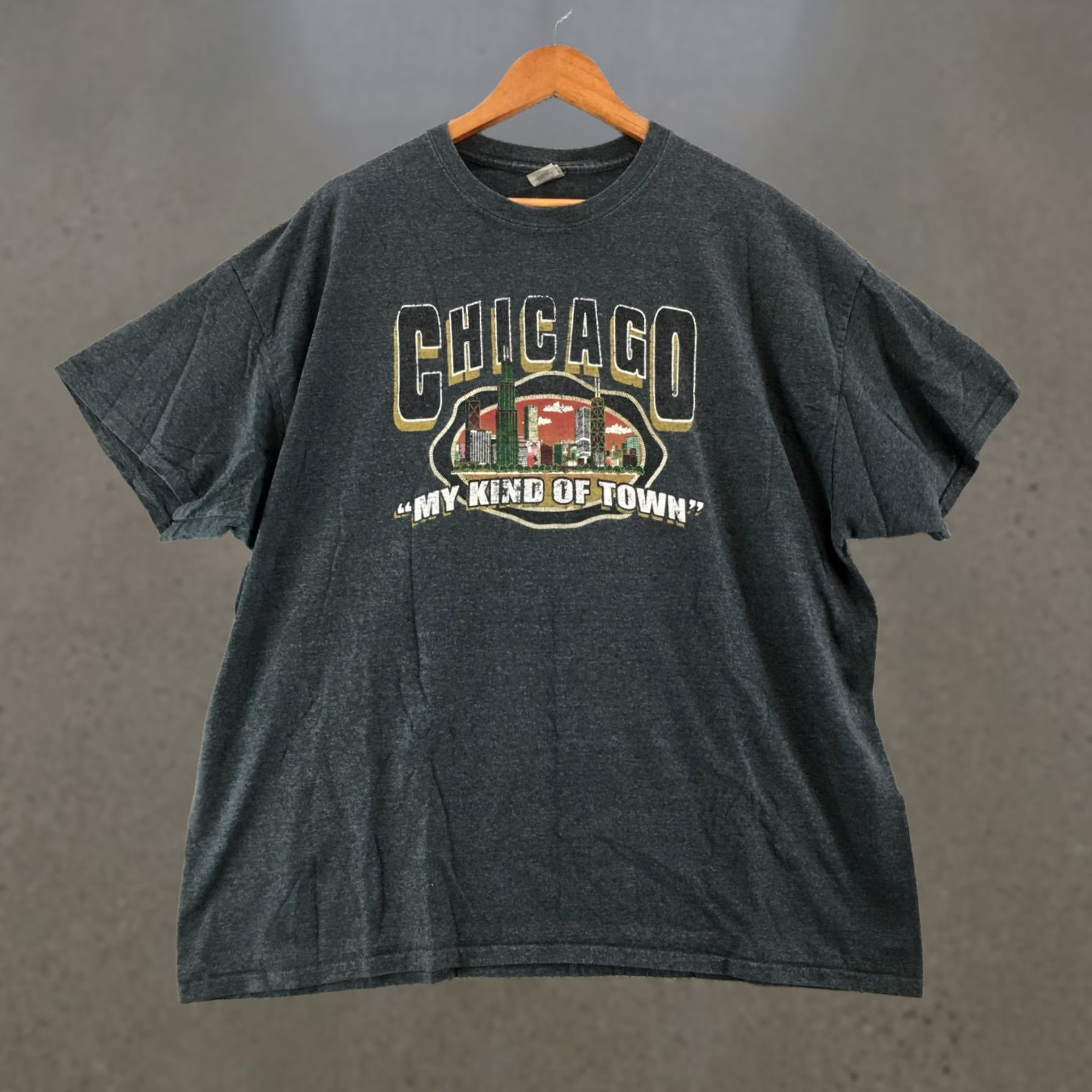 Gildan Gildan Shirt Mens 2XL Gray Chicago Kind Town Tee Grey Graphic Print Casual Size US XXL / EU 58 / 5 - 1 Thumbnail