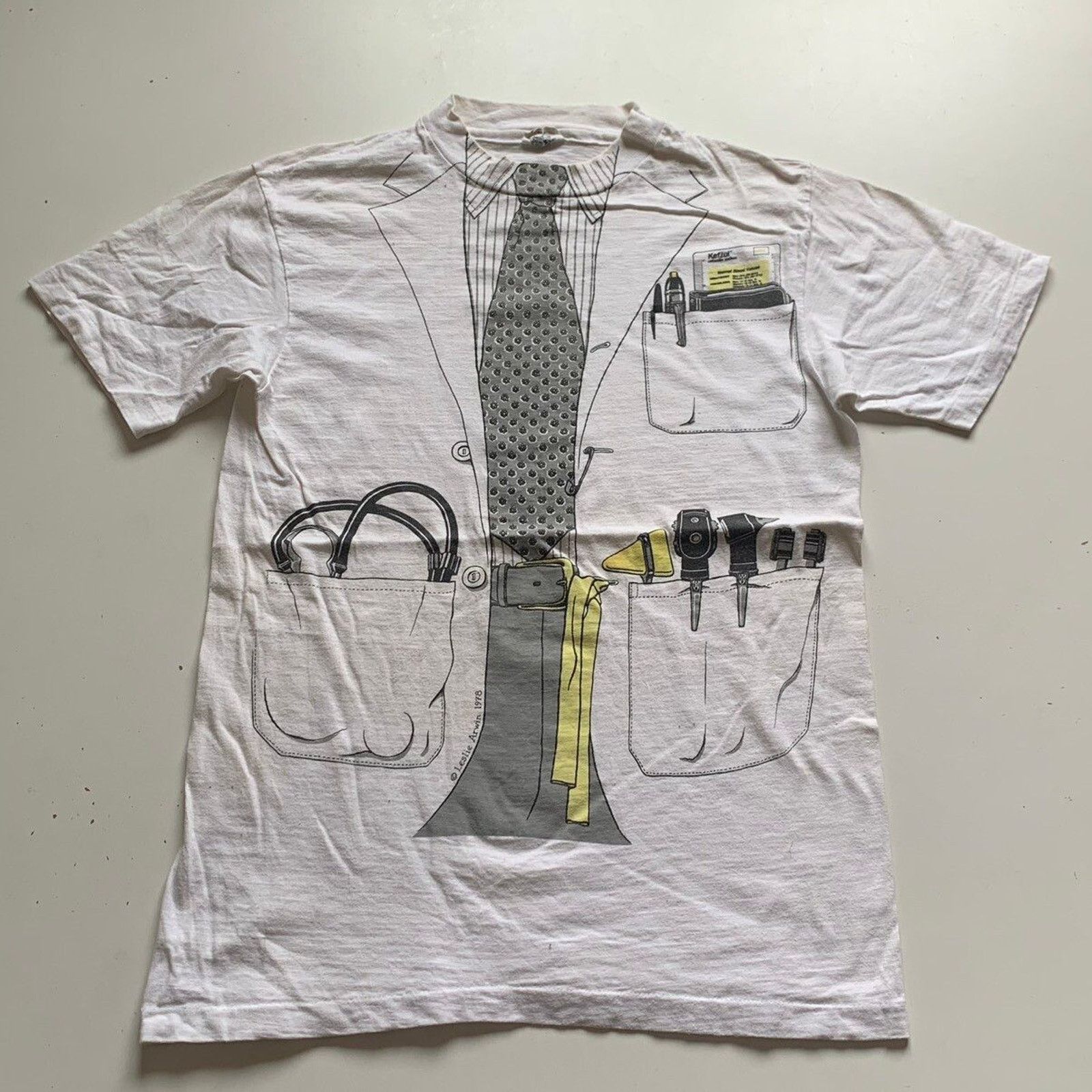 Hanes Vintage 1978 Leslie Arwin Doctors Outfit AOP T Shirt Medium Size US S / EU 44-46 / 1 - 1 Thumbnail