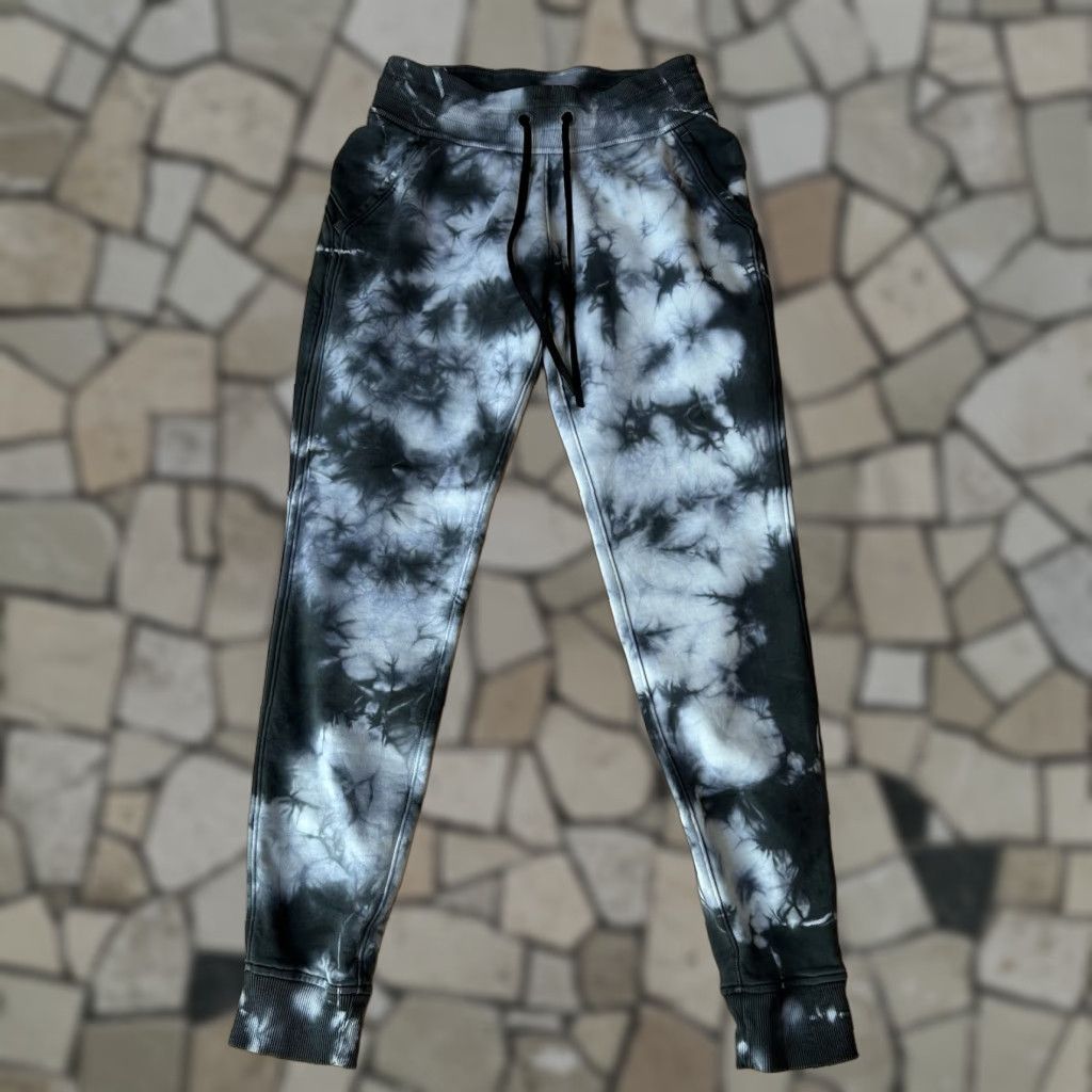 Lululemon VINTAGE Lululemon Warm Down Jogger 4 Women Tie Dye 7/8 Inseam 28 Black White Gray Jogger Pants Size 27" / US 4 / IT 40 - 1 Thumbnail