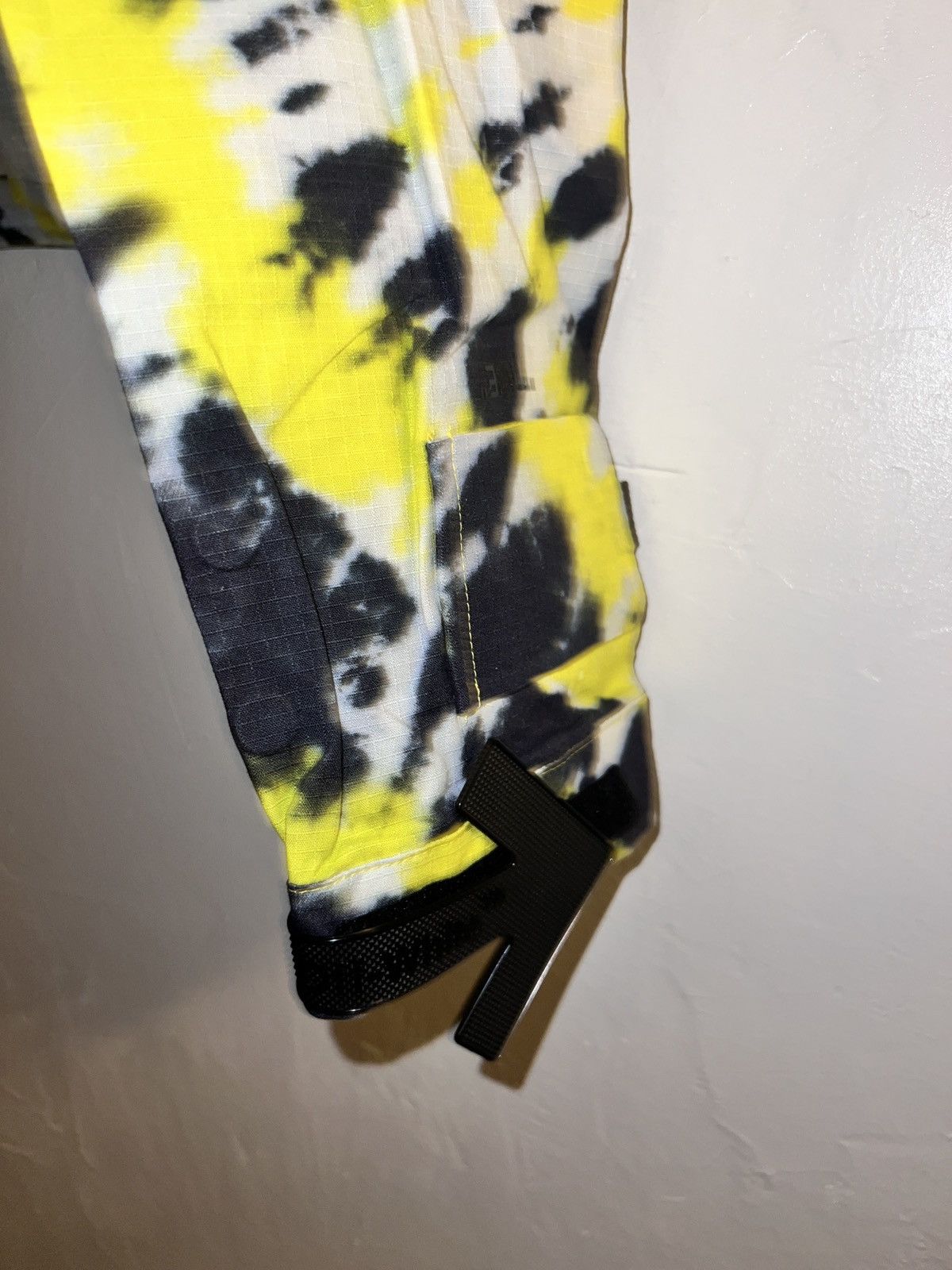 Nike × Off-White OFF-WHITE x Nike Lab Women’s Tie Dye NRG Windbreaker Volt Size L / US 10 / IT 46 - 5 Thumbnail