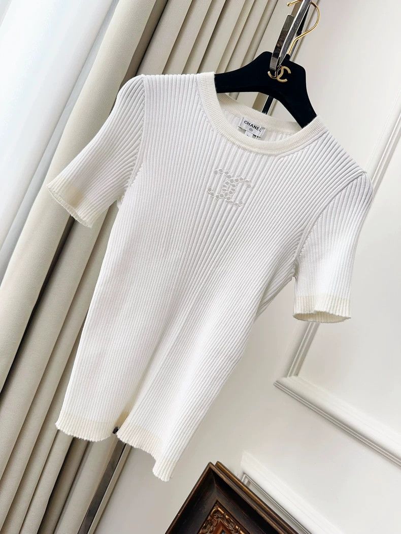 Chanel Chanel 25C show white double C hollow knitted short sleeve Size XS / US 0-2 / IT 36-38 - 1 Thumbnail