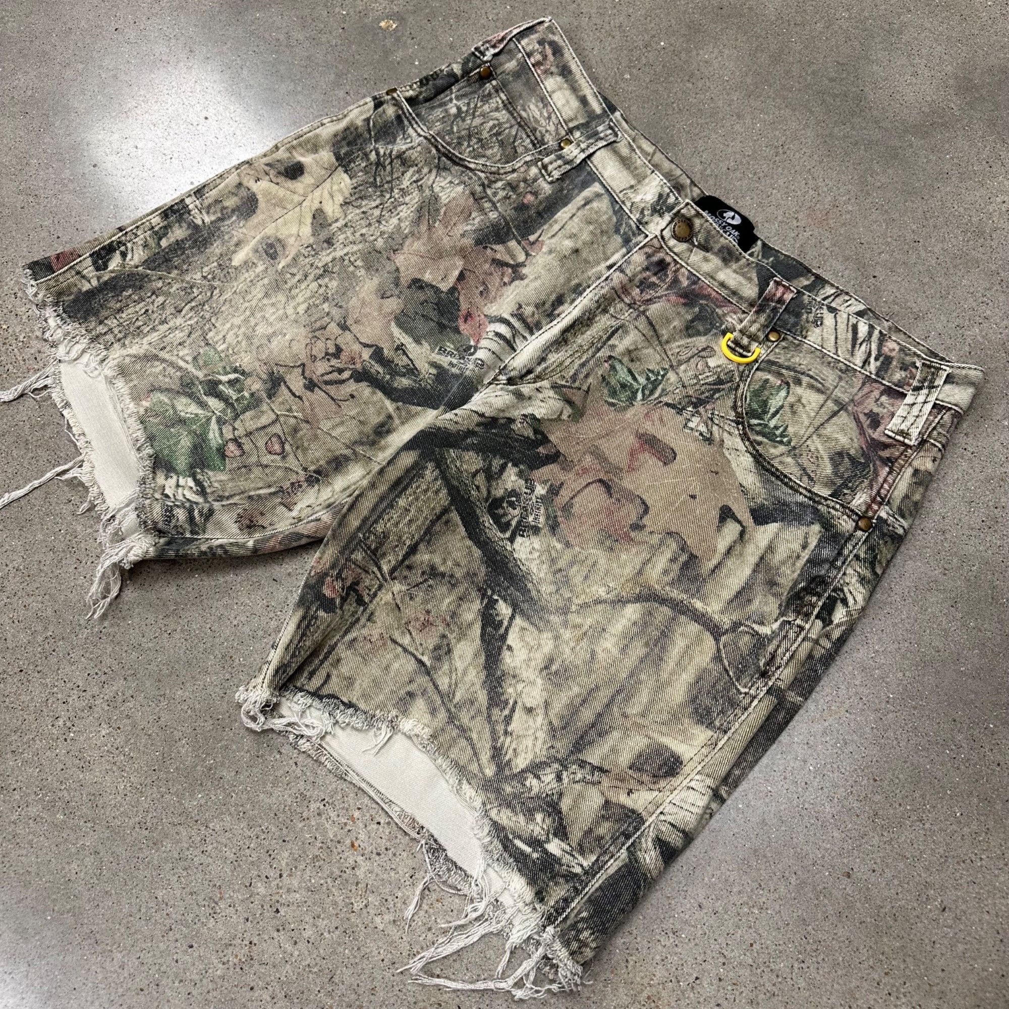 Mossy Oaks × Vintage Vintage Mossy Oak Breakup Camo Cutoff Work Shorts Size US 36 / EU 52 - 2 Thumbnail