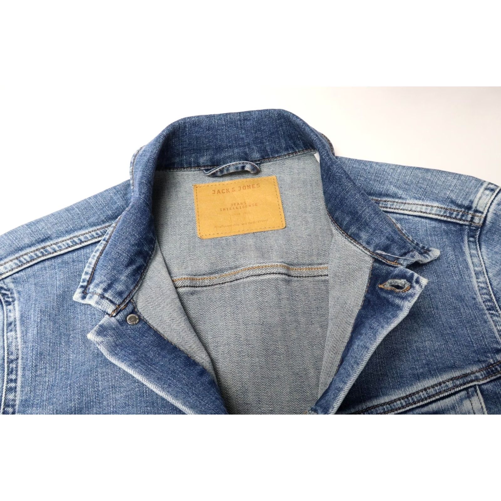 Jack & Jones JACK & JONES Jjialvin Jjjacket Jacket Men's SMALL Blue Denim Trucker Faded Denim Jacket Size US S / EU 44-46 / 1 - 3 Thumbnail