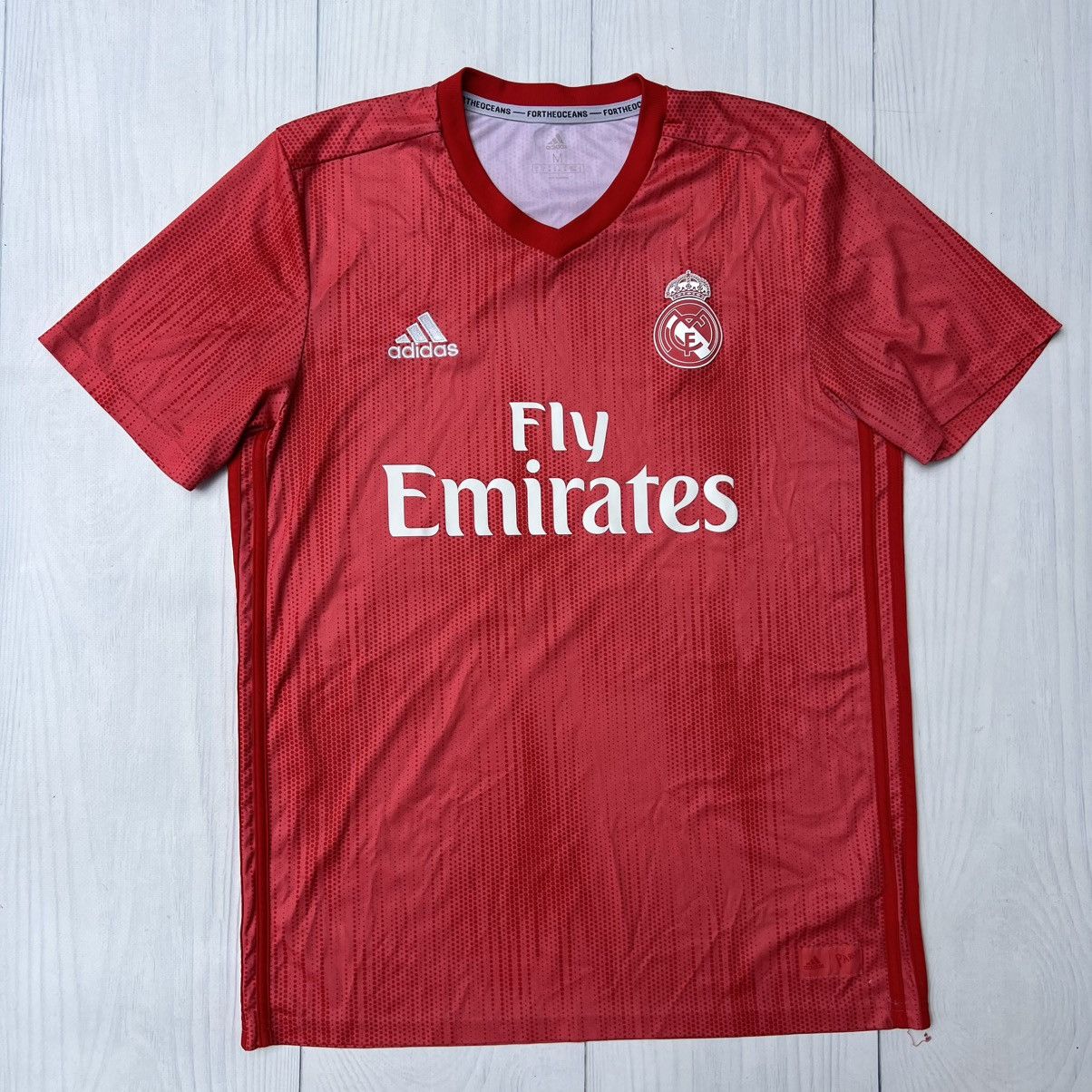 Other Real Madrid soccer jersey 2018 2019 t-shirt and shorts set Size US M / EU 48-50 / 2 - 2 Thumbnail