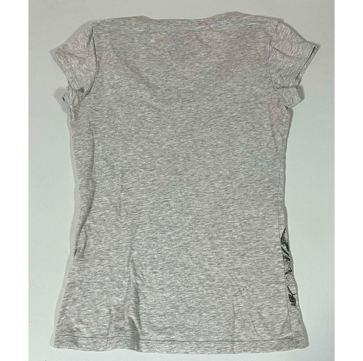 Welcome Stranger Stranded Gray Floral V-Neck Y2K T-Shirt Top Tee Size M 🩶 Size M / US 6-8 / IT 42-44 - 3 Thumbnail