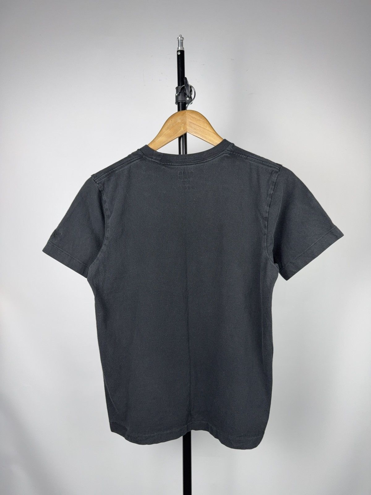 Uniqlo 00s Uniqlo UT KAWS SKATE SK8 Logo Graphic T-Shirt Black XS Size US XS / EU 42 / 0 - 11 Thumbnail