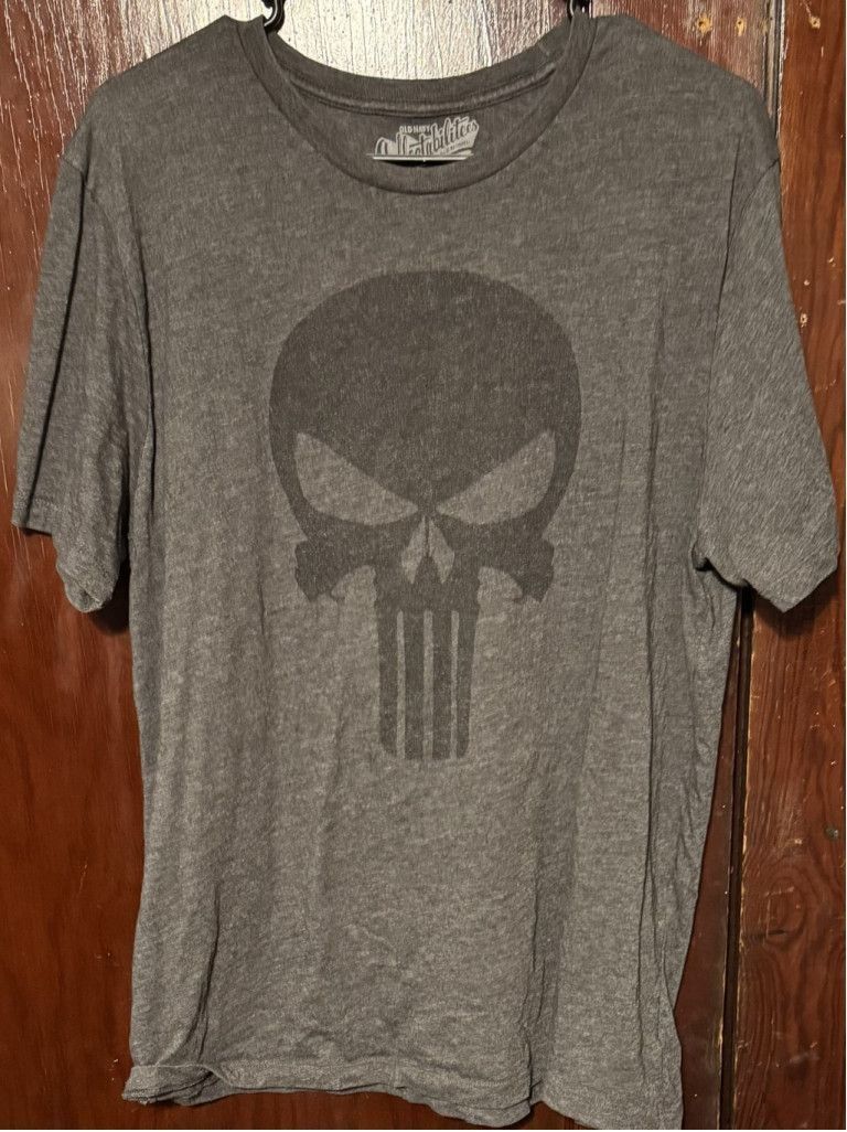 Old Navy The Punisher Marvel T-Shirt Men's Size L Gray Size US L / EU 52-54 / 3 - 1 Thumbnail