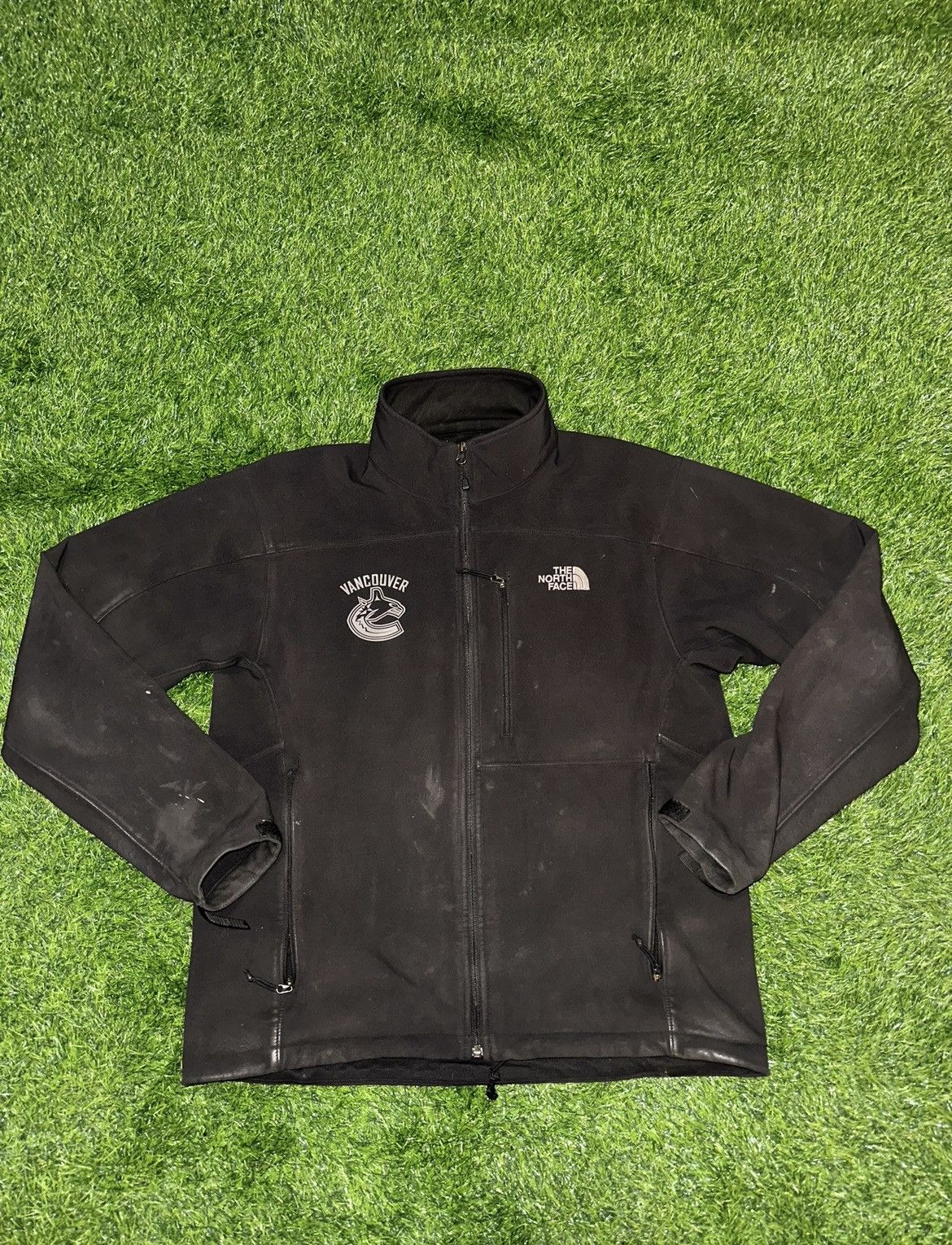 The North Face The North Face Nhl Vancouver Canucks Jacket Size Medium Size US M / EU 48-50 / 2 - 1 Thumbnail