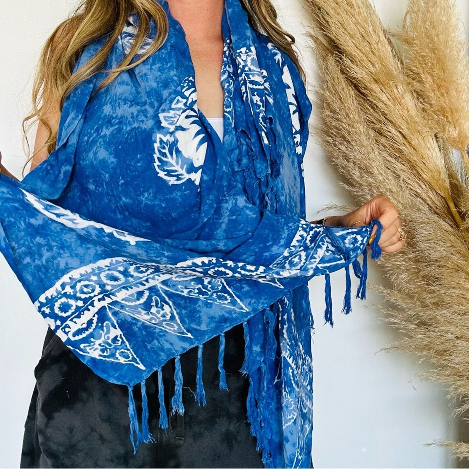 Vintage VINTAGE Blue White Floral Tropical Fringe Soft Scarf Wrap Size ONE SIZE - 5 Thumbnail