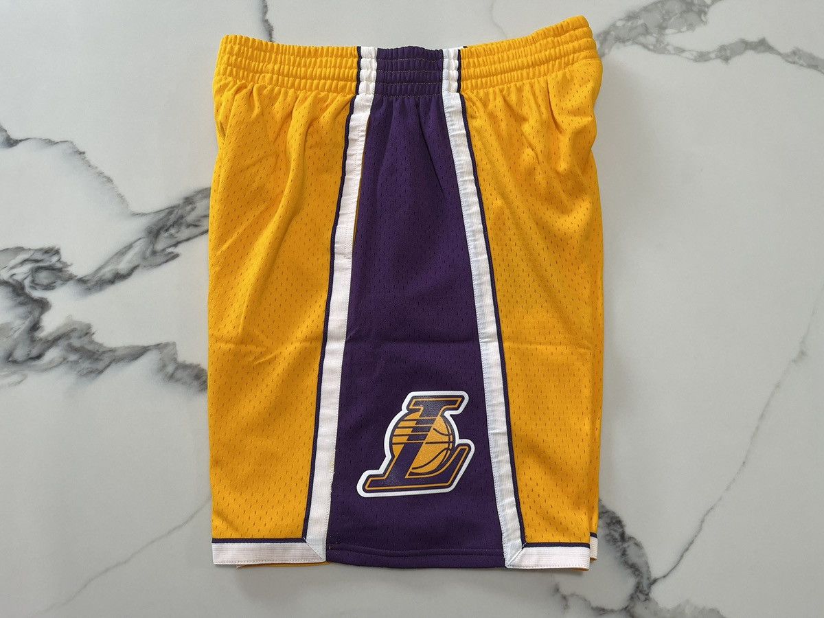 Mitchell & Ness Mitchell & Ness NBA Shorts Los Angeles Lakers 2009 Sz Large Size US 36 / EU 52 - 3 Thumbnail