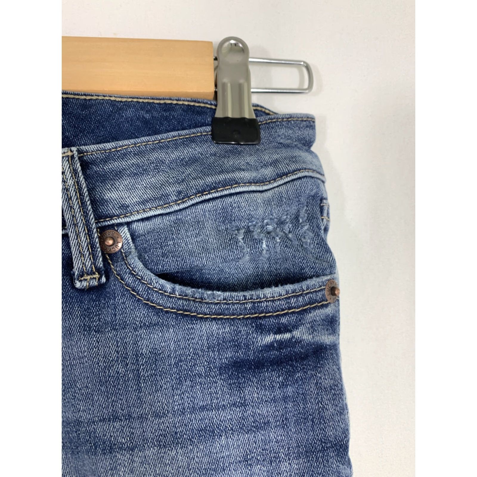 Lucky Brand **Lucky Brand Women's Size 0 Medium Wash Denim Crop Jeans** User: Lucky Brand Women's Size 0 Medium Wash Denim Crop Jeans Size 25" / US 0 / IT 36 - 5 Thumbnail