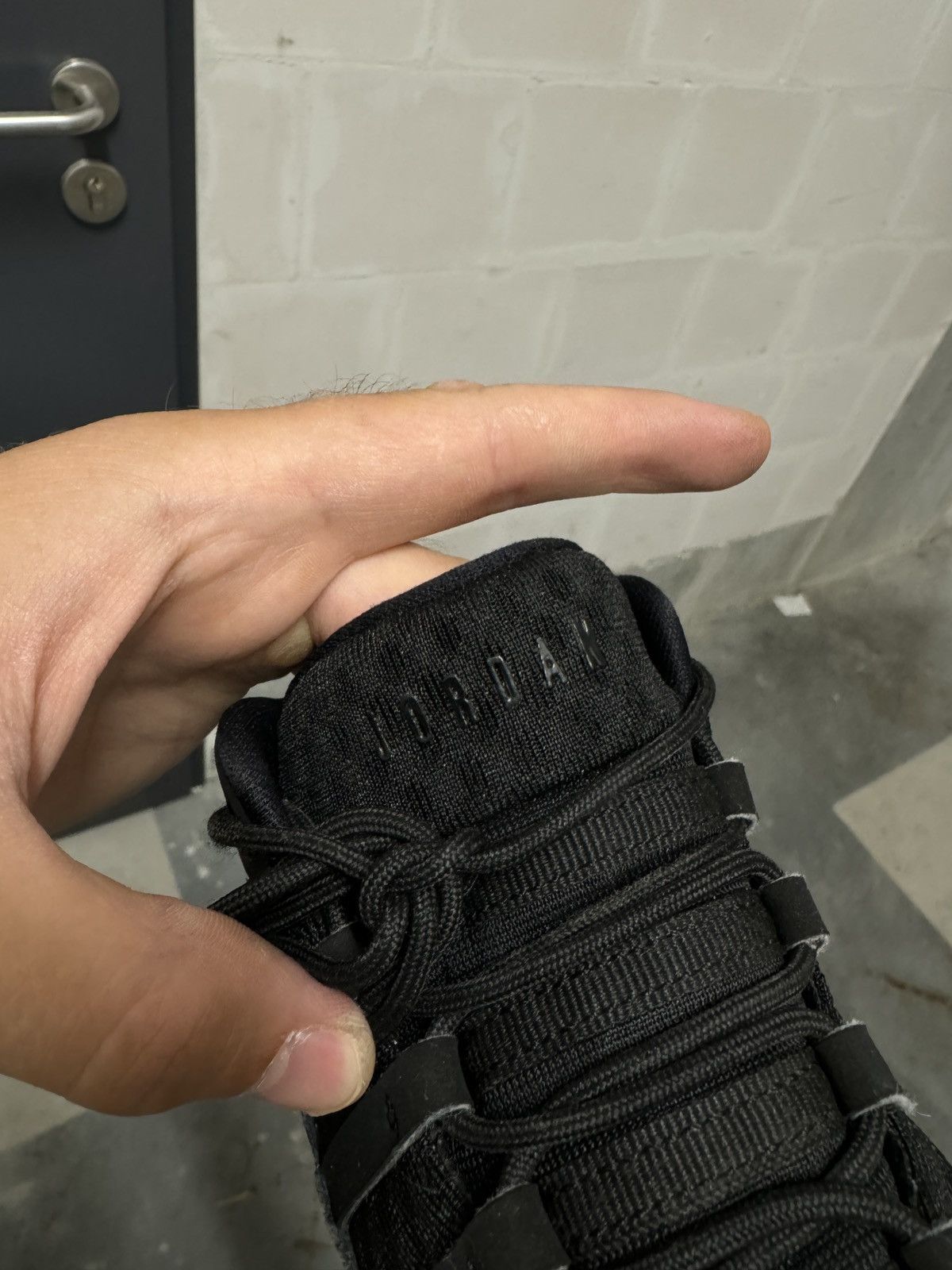 Jordan Brand Nike Jordan Kids black sneakers buty shoes AQ9215-001 Size US 5 / EU 37 - 8 Thumbnail