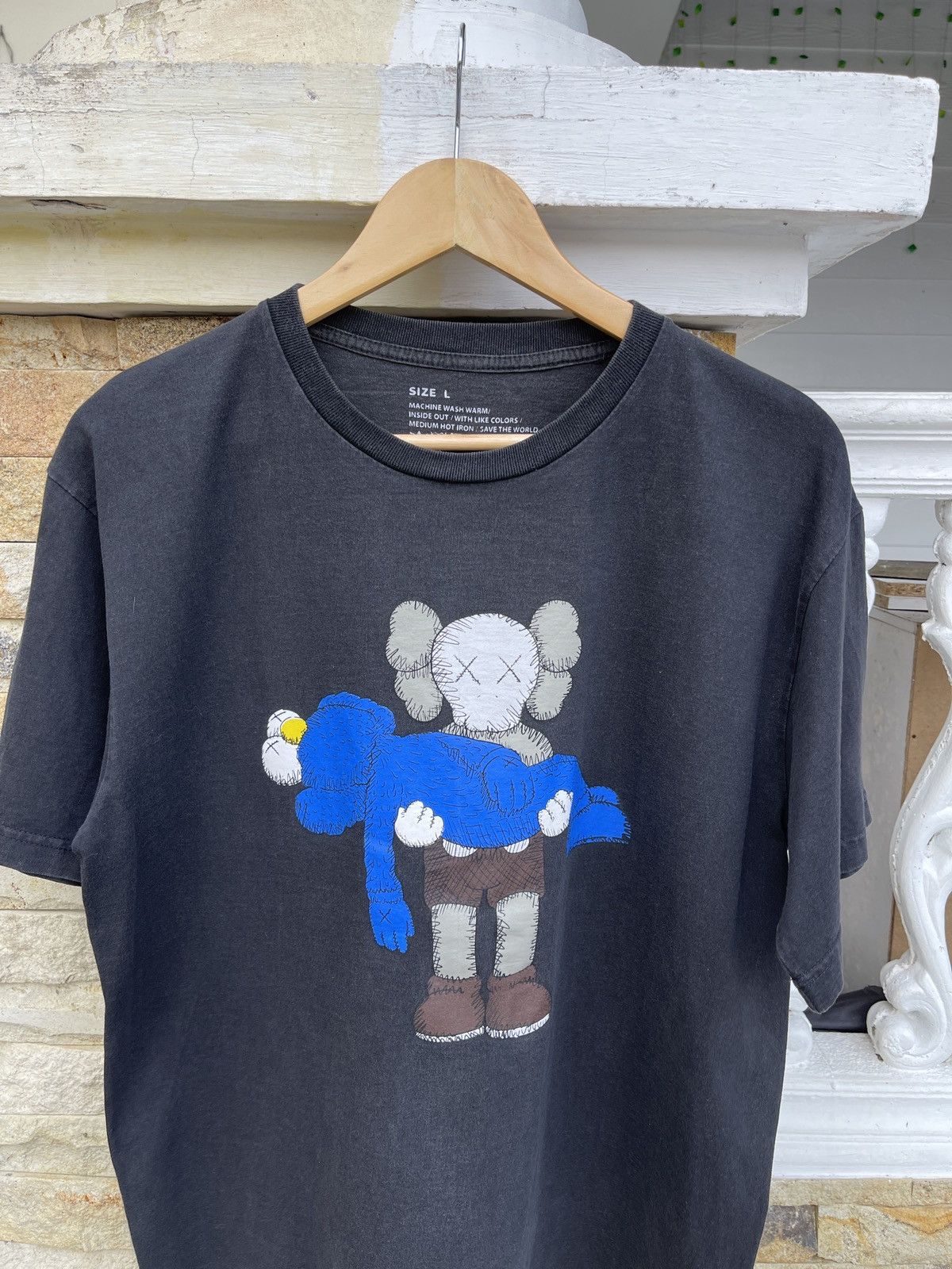 Kaws Last Drop🔥Rare🔥Sun Faded KAWS T Shirt Size US L / EU 52-54 / 3 - 2 Thumbnail