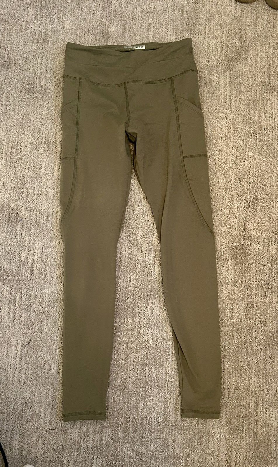 Forever 21 Forever 21 green leggings with pockets Size 26" / US 2 / IT 38 - 2 Thumbnail