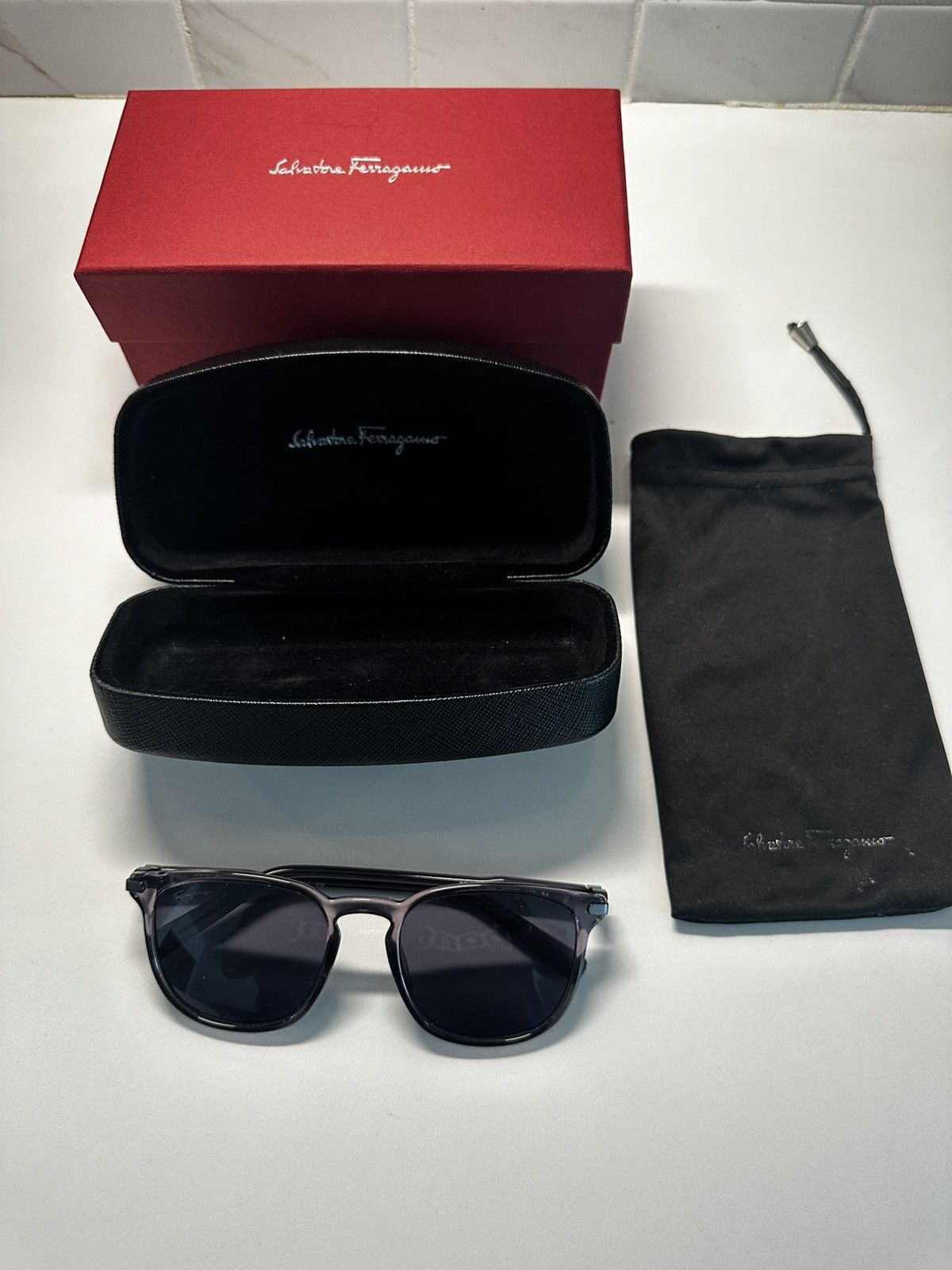 Salvatore hot sale ferragamo sf881s