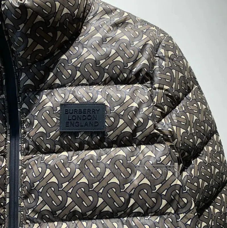 Burberry Burberry Women's Khaki Nylon Down Jacket. Size S / US 4 / IT 40 - 5 Thumbnail
