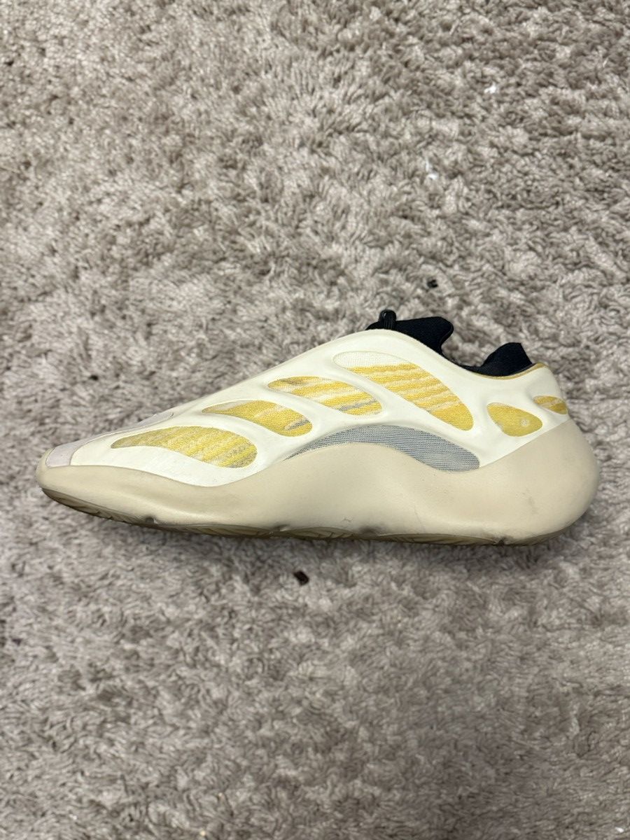Adidas Yeezy 700 V3 Safflower Size US 12 / EU 45 - 4 Thumbnail