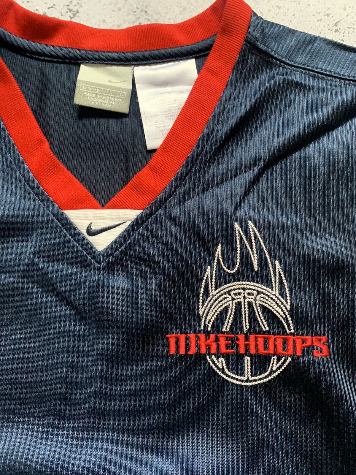 Nike × Vintage Vintage Nike Sleeveless Hoops Basketball Tee Y2K USA Size US S / EU 44-46 / 1 - 1 Thumbnail
