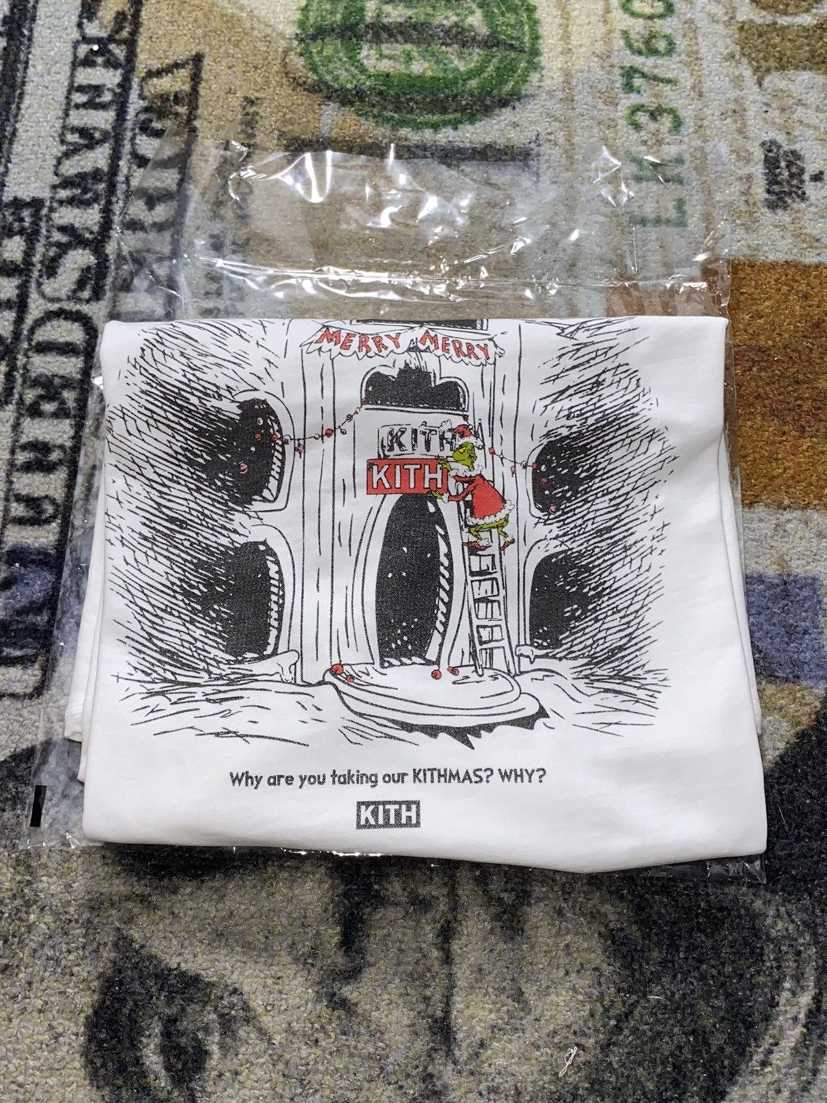 Kith Kith x The Grinch Sign Vintage Tee White Size US XXL / EU 58 / 5 - 1 Thumbnail
