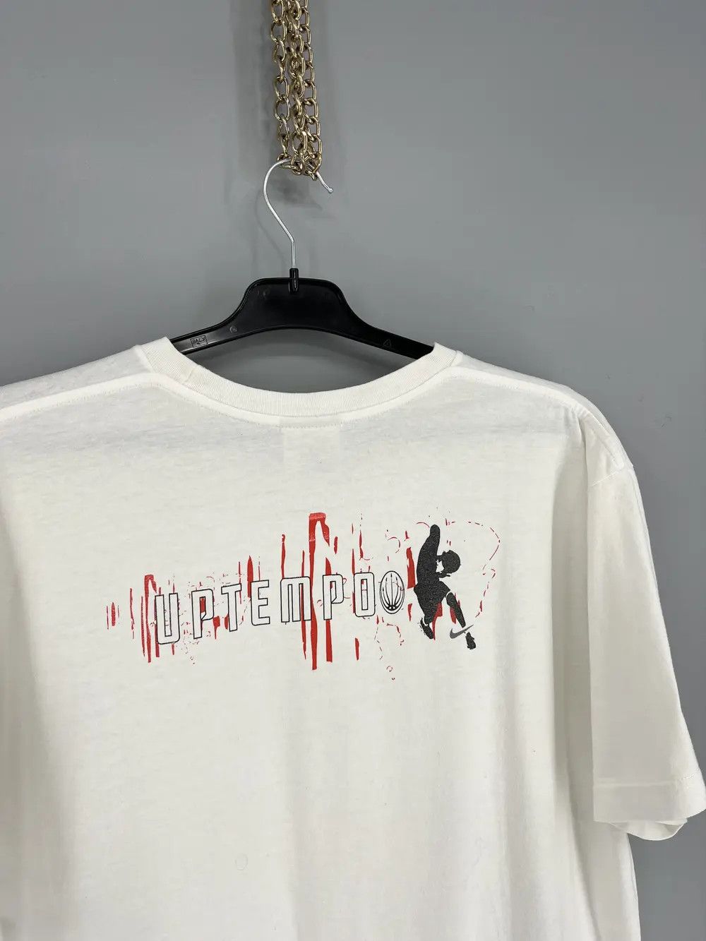 Nike NIKE UPTEMPO Vintage 00s Tshirt Tee Swoosh Center Logo White Size US M / EU 48-50 / 2 - 10 Thumbnail