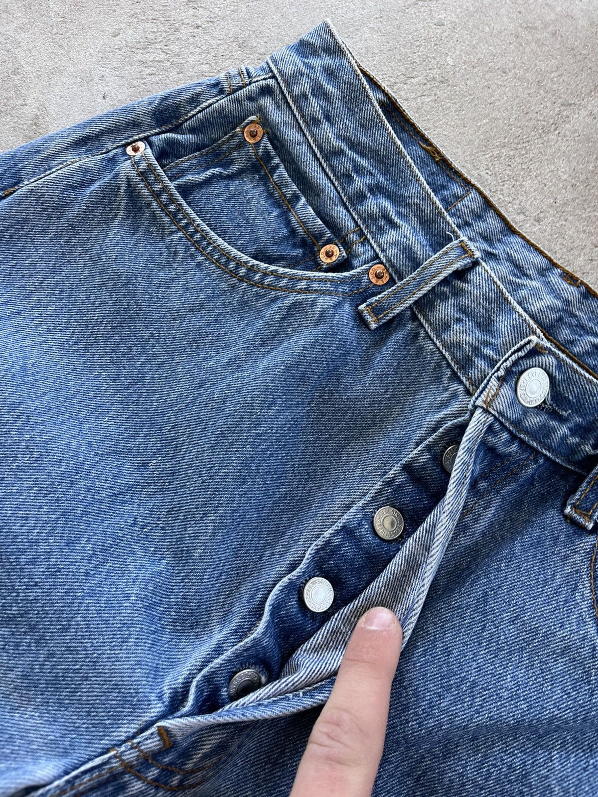 Levi's Vintage Levis 501 Denim Jeans 32x30 Straight Fit Workwear Size US 32 / EU 48 - 9 Thumbnail