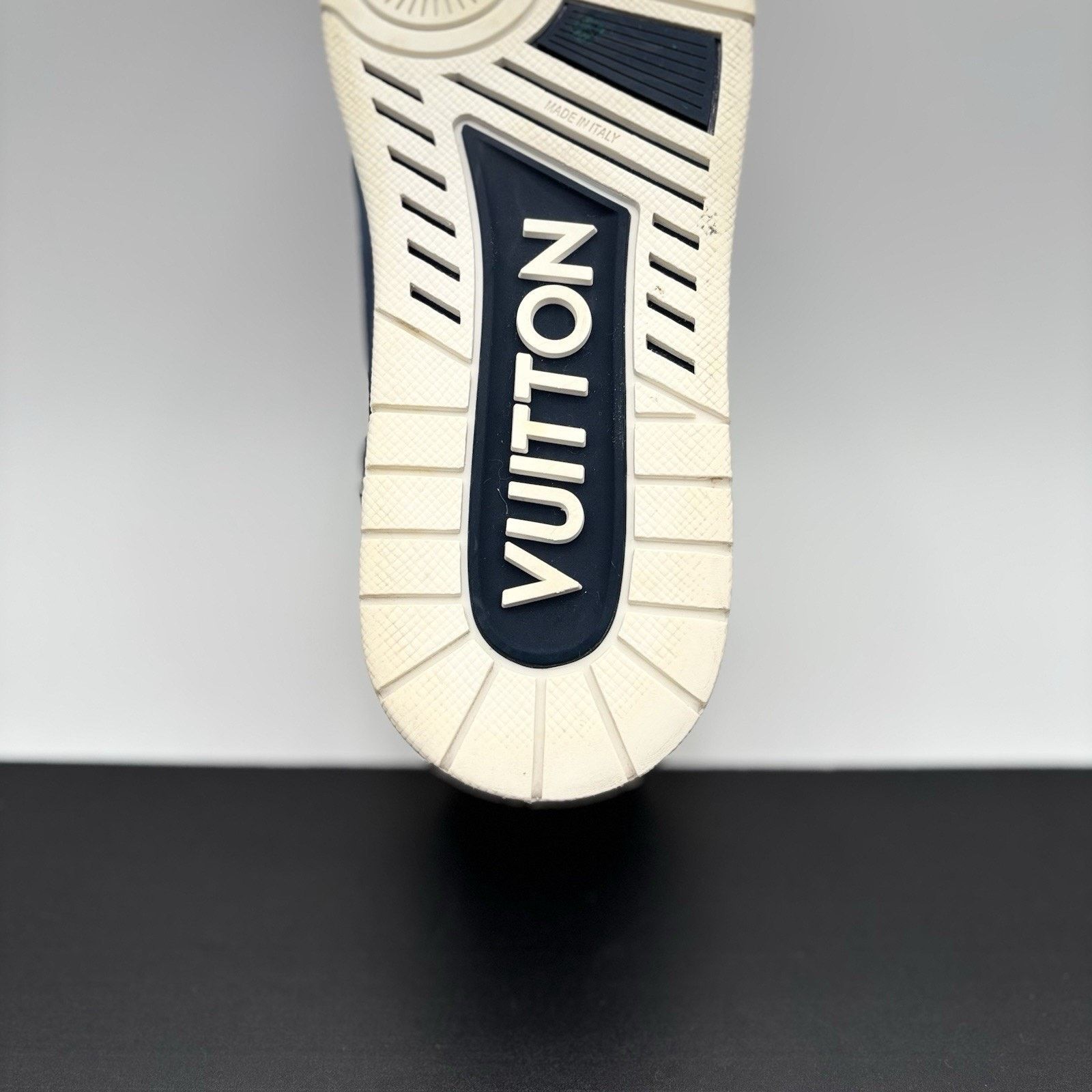 Louis Vuitton (7-7.5 US) Louis Vuitton Trainer ' White Navy '| GREAT COND! Size US 7.5 / EU 40-41 - 18 Thumbnail
