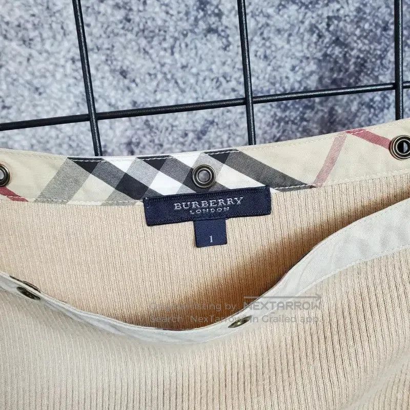 Burberry Burberry Off-Shoulder Khaki Cotton Blend Top. Size S / US 4 / IT 40 - 8 Thumbnail