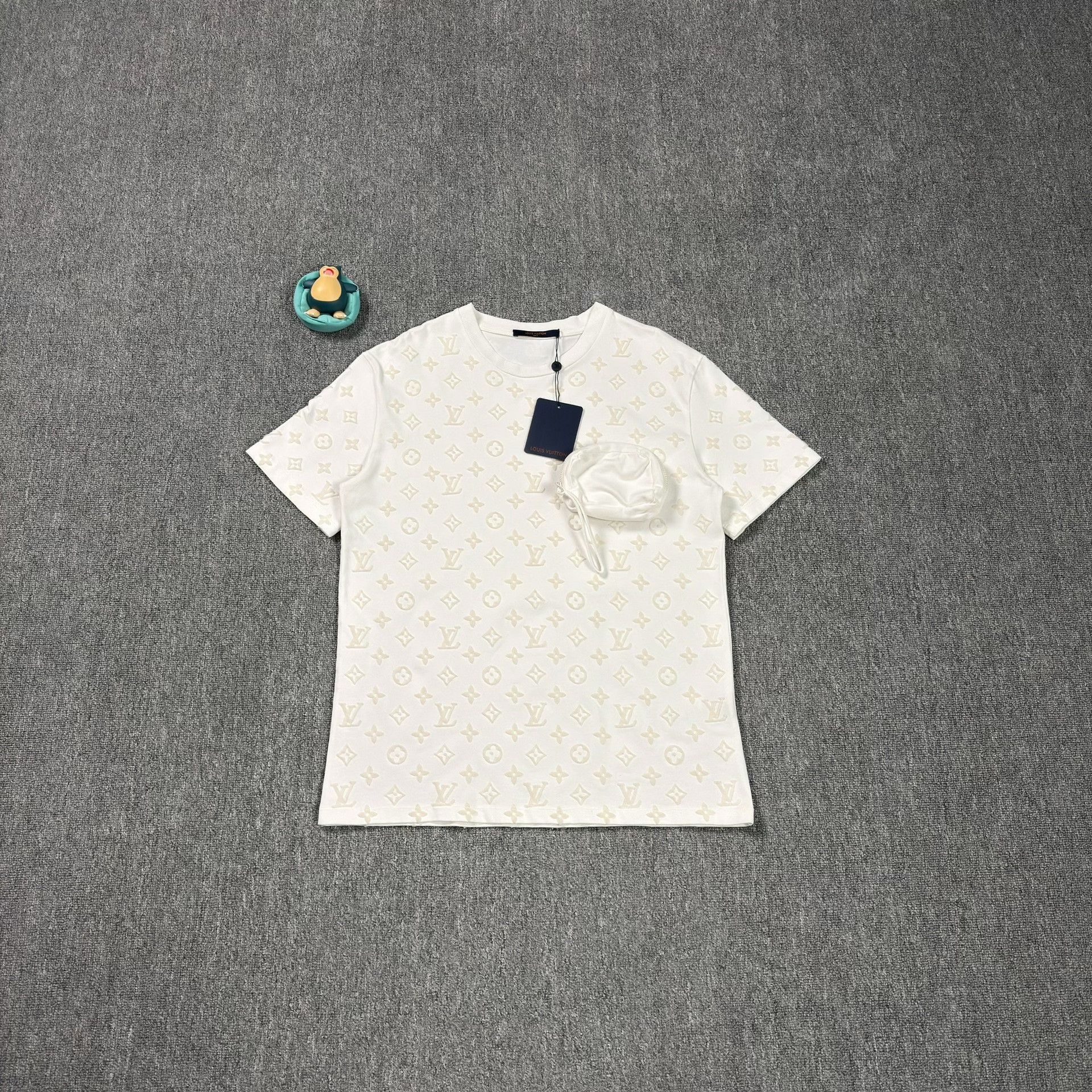 Louis Vuitton Louis Vuitton 3D Monogram Pocket T-Shirt Size M Size US M / EU 48-50 / 2 - 1 Thumbnail