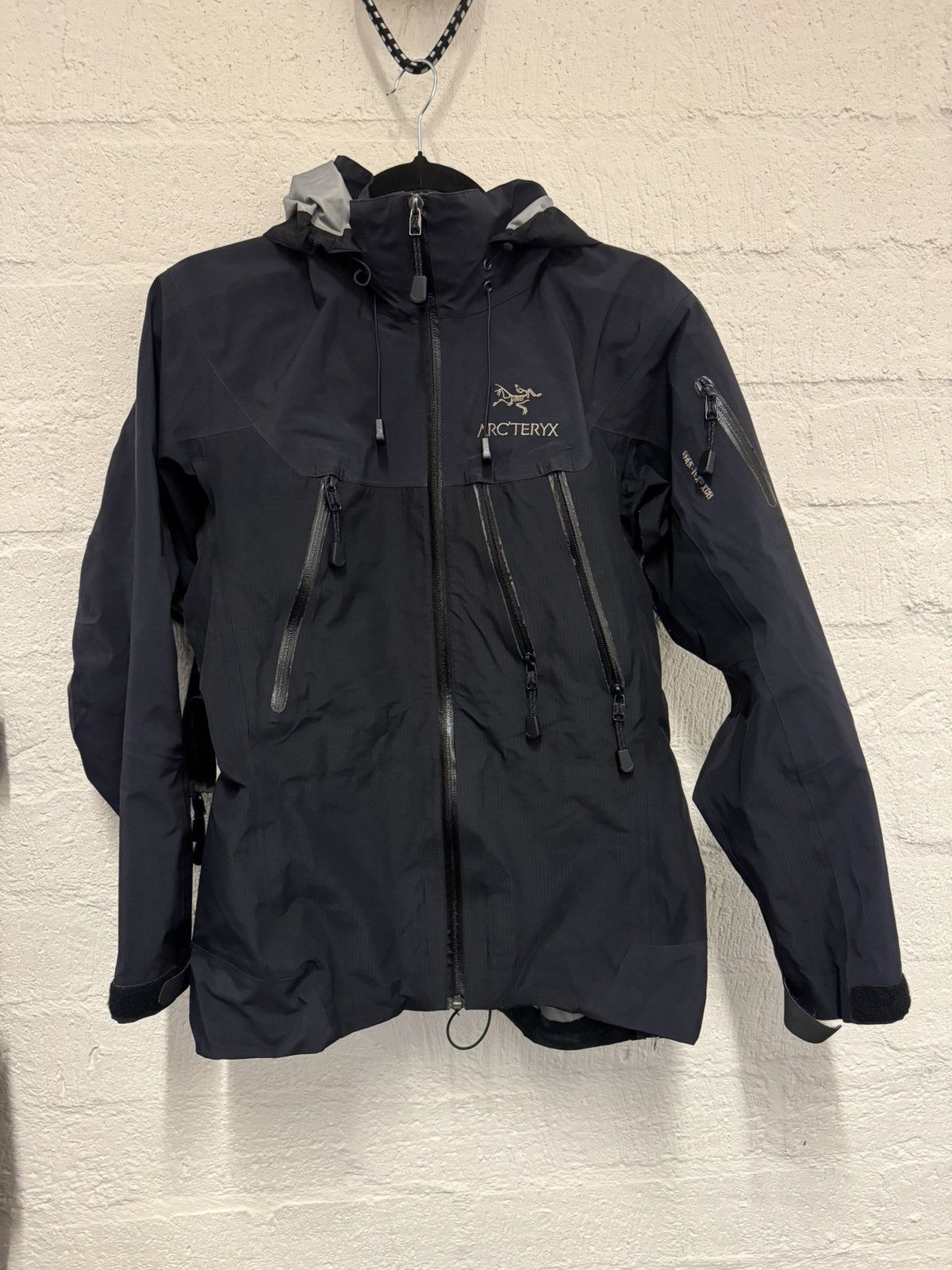 image of Vintage Arcteryx Gore Tex Jacket 00S in Black, Women's (Size Small)