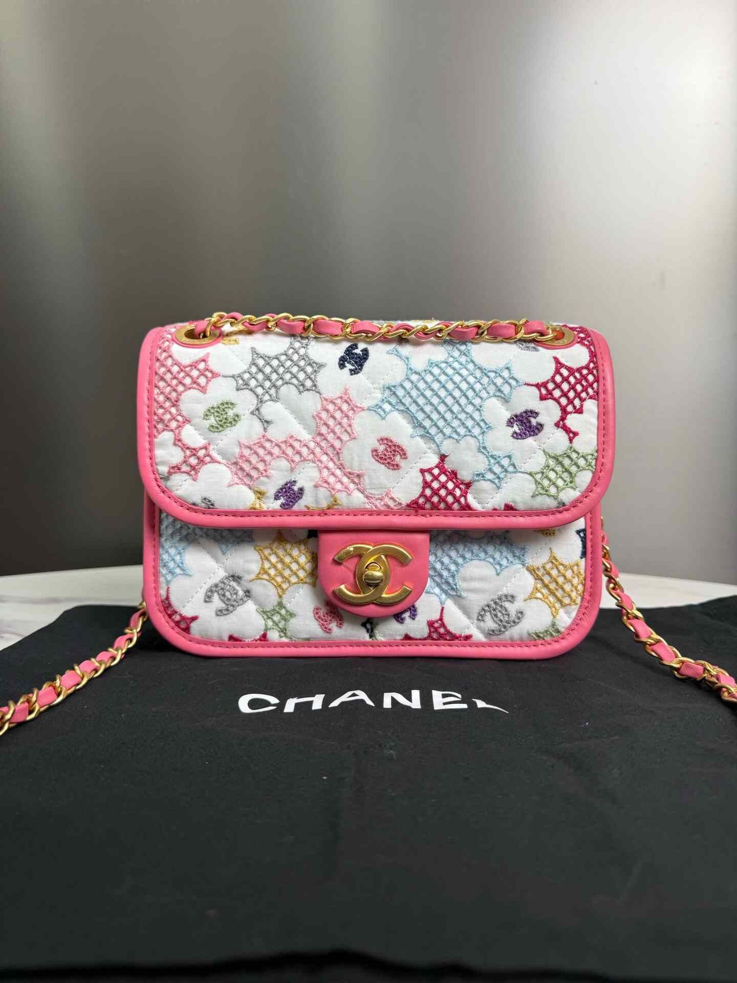 Chanel Pre-loved Bag Very good condition Size ONE SIZE - 1 Thumbnail