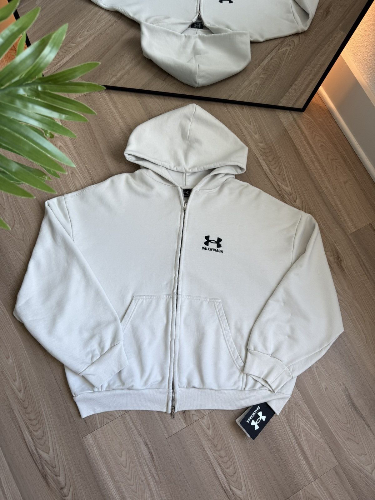 24SS【BALENCIAGA】Small Zip-Up Hoodie ジップアップ フーディ Balenciaga Zip Hoodie | Grailed