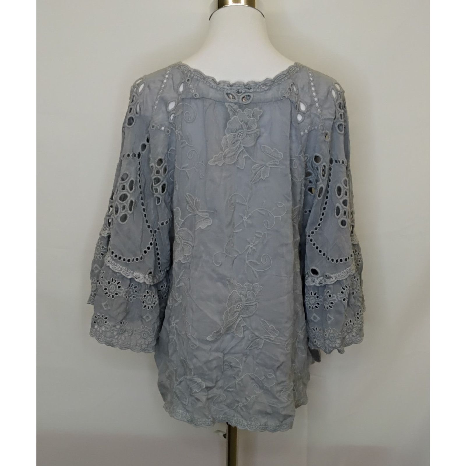 Johnny Was Johnny Was Embroidered Top Women's S Light Blue Gray Eyelets Size S / US 4 / IT 40 - 3 Thumbnail