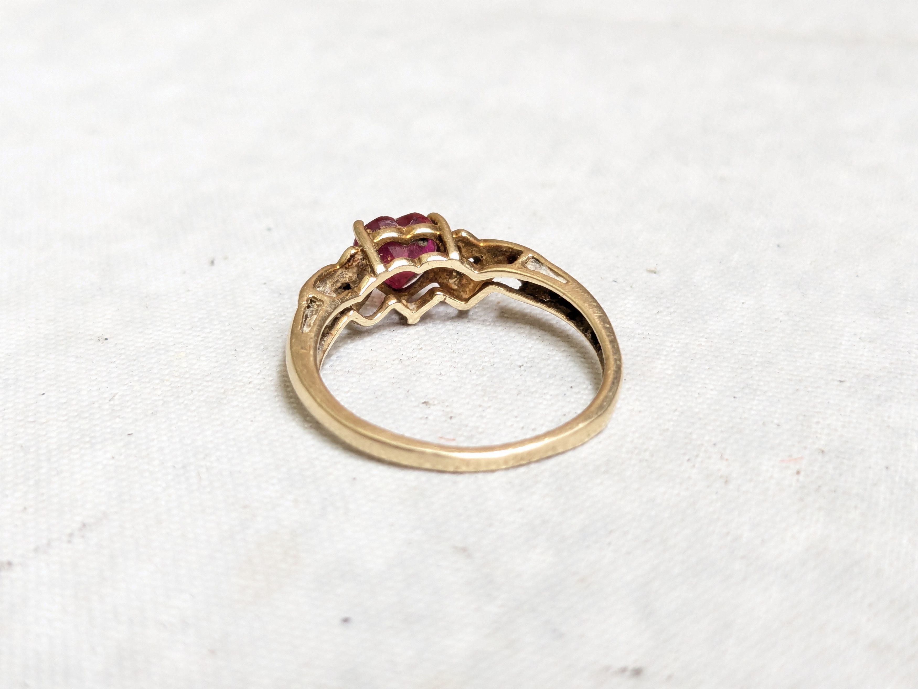 Jewelry 10k Yellow Gold Ring Heart Red Ruby 7 Band Size ONE SIZE - 7 Thumbnail